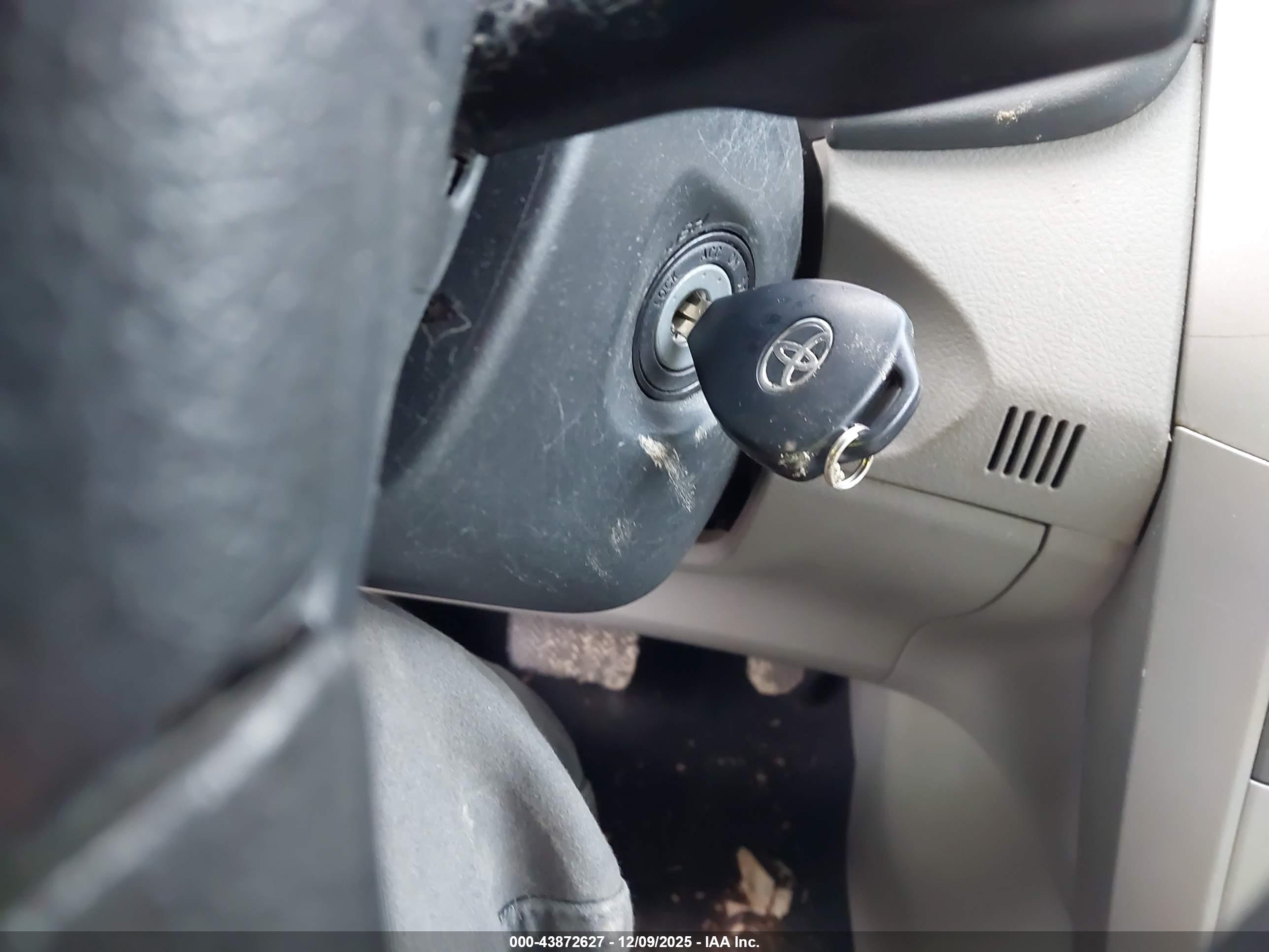 TOYOTA COROLLA image 11