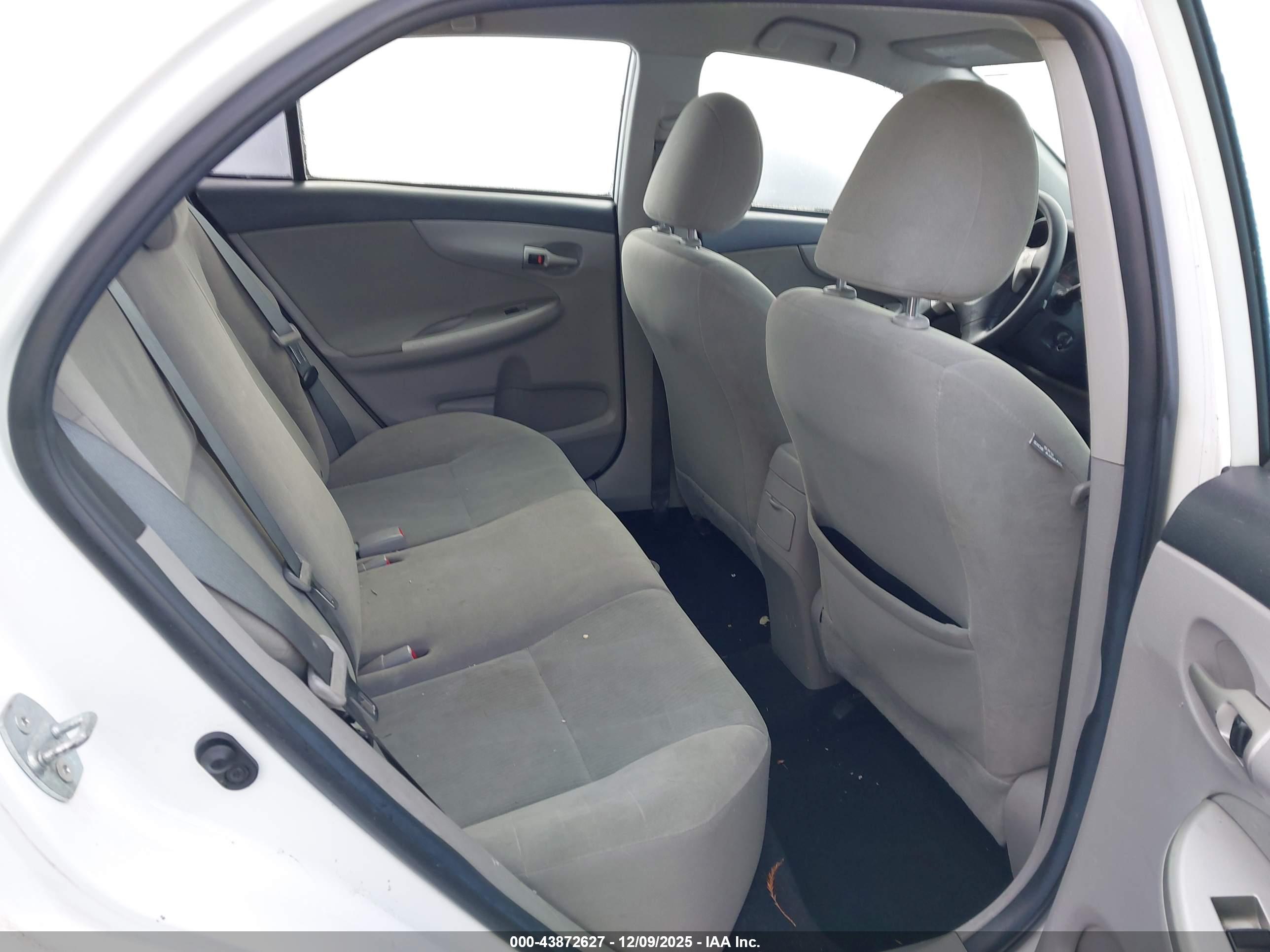 TOYOTA COROLLA image 8