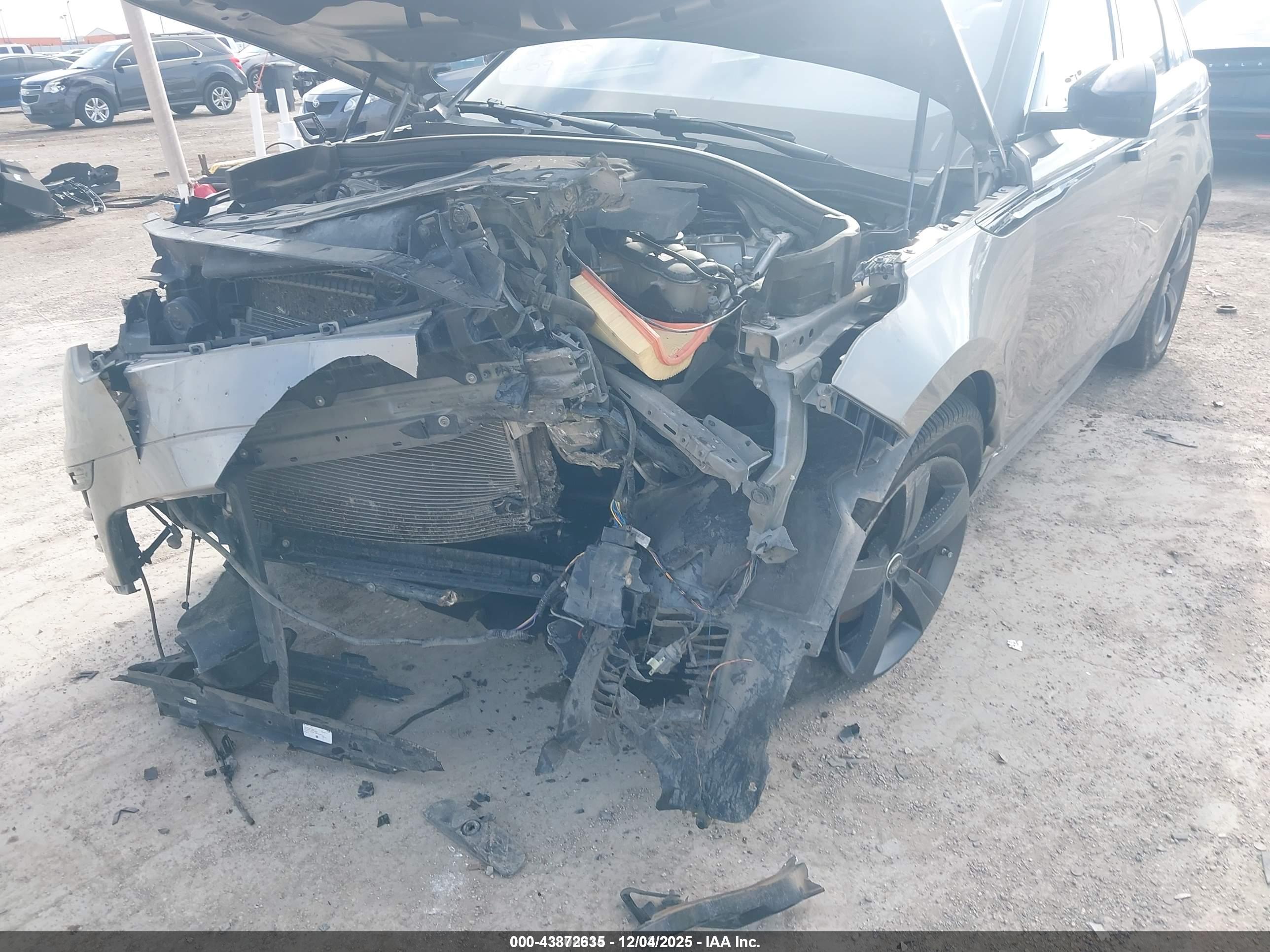 LAND ROVER image 6