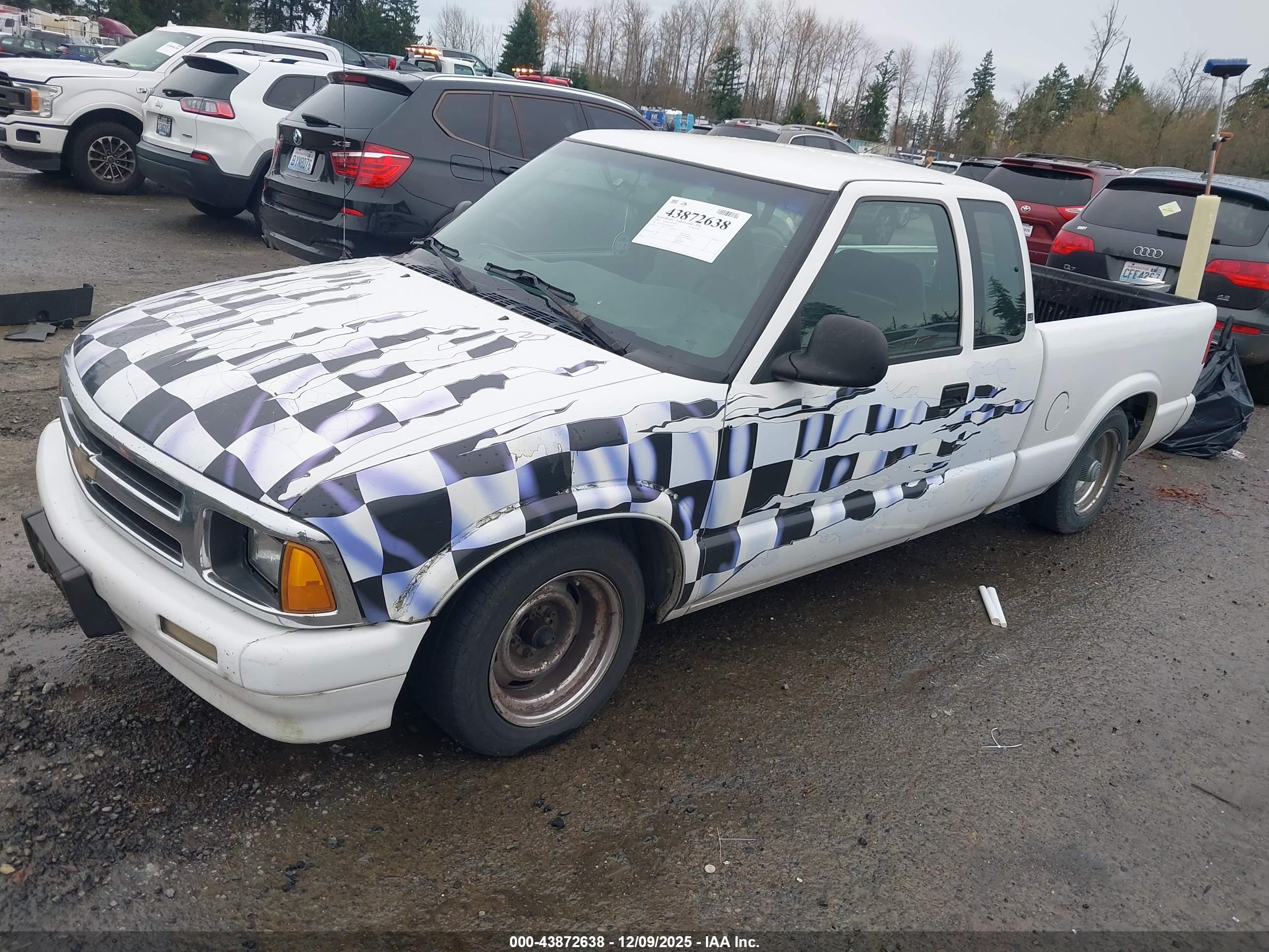 CHEVROLET S image 2