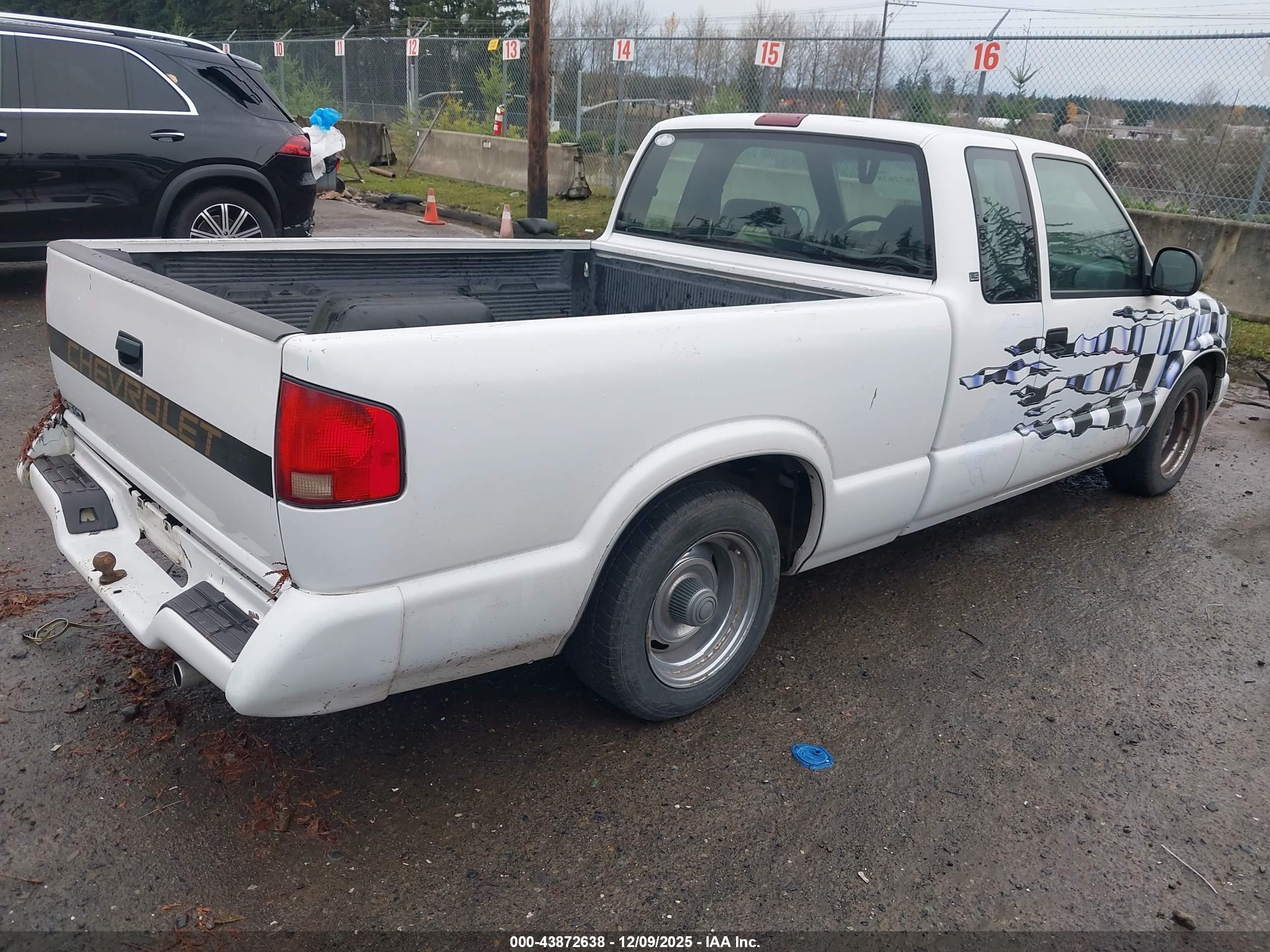 CHEVROLET S image 4