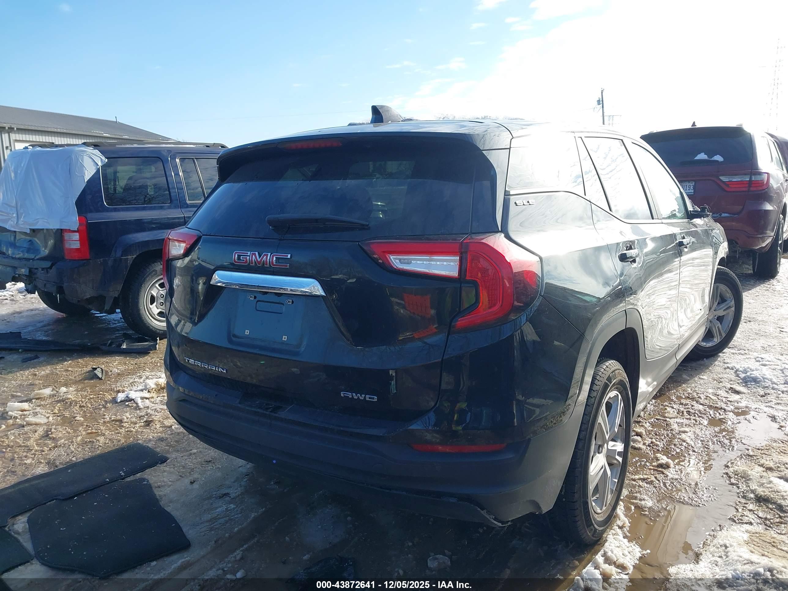 GMC TERRAIN image 4