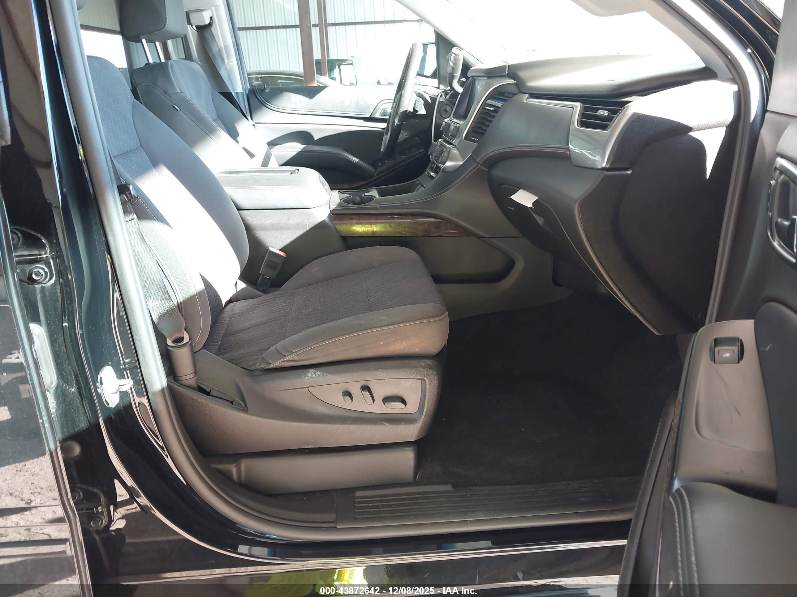 CHEVROLET TAHOE image 5