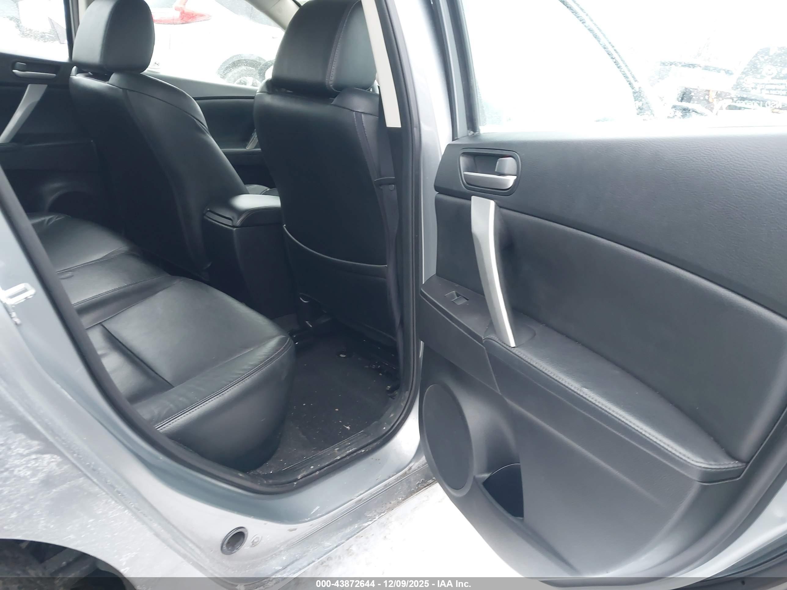 MAZDA MAZDA3 image 8