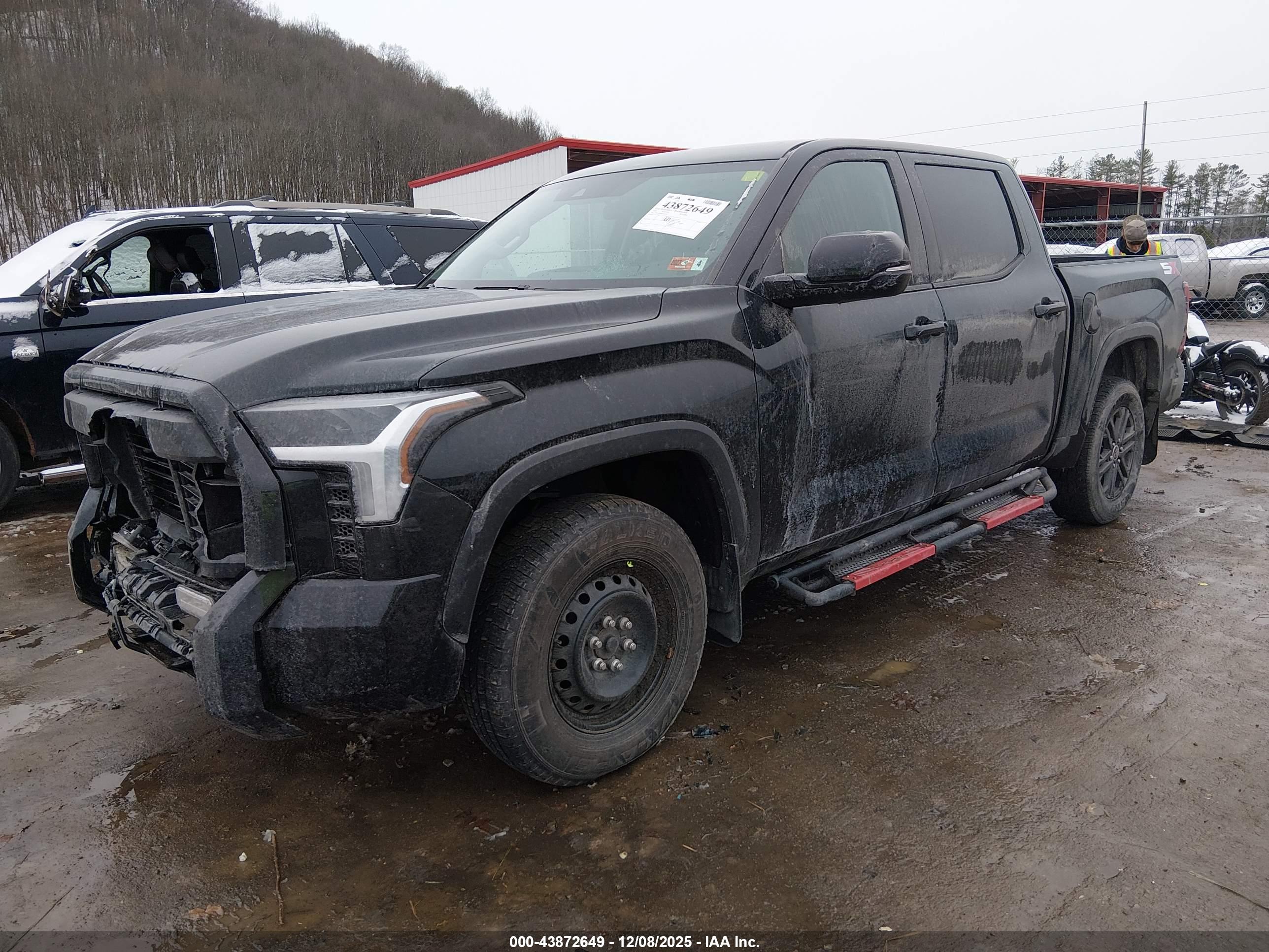 TOYOTA TUNDRA image 2
