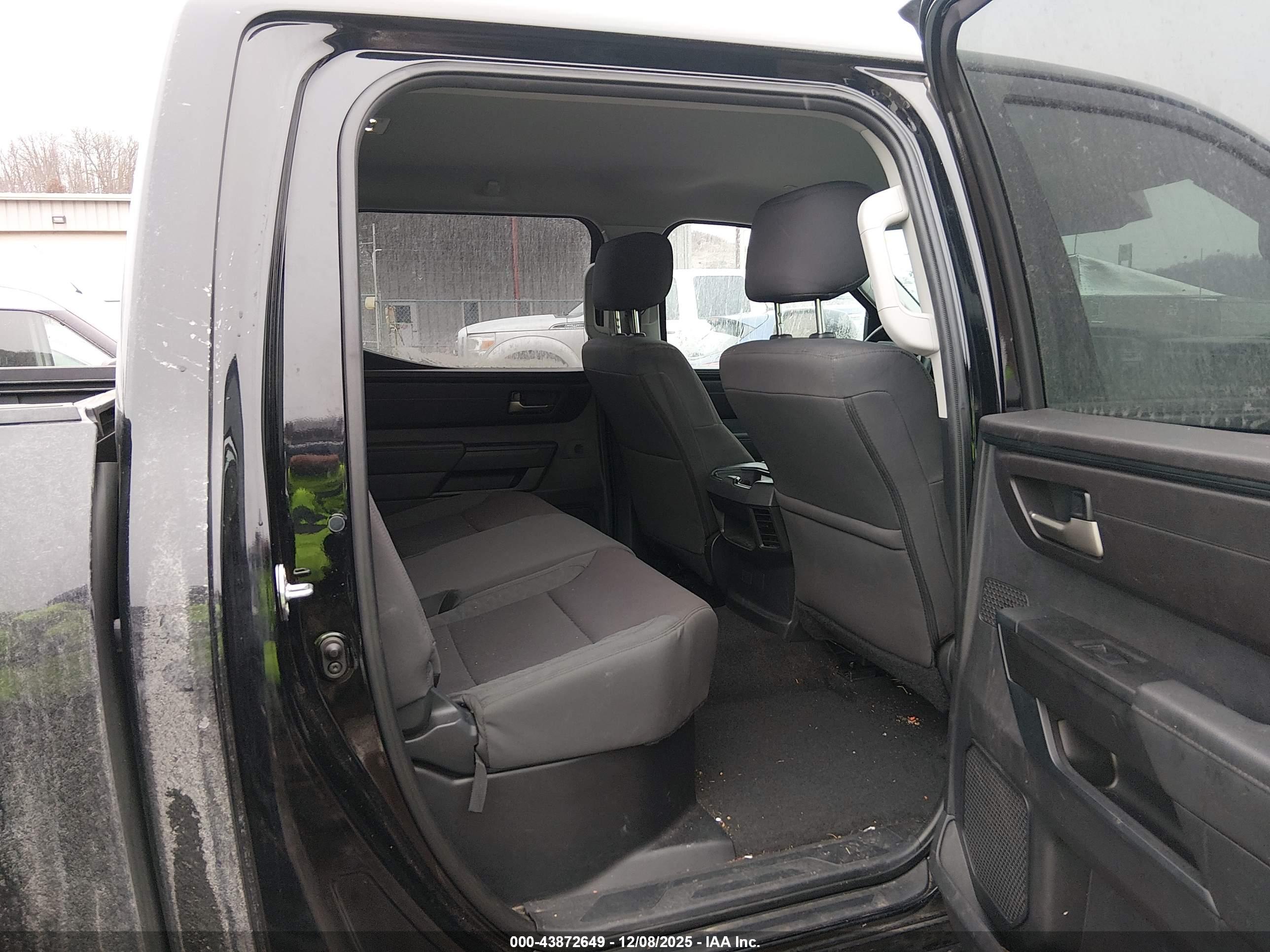 TOYOTA TUNDRA image 8