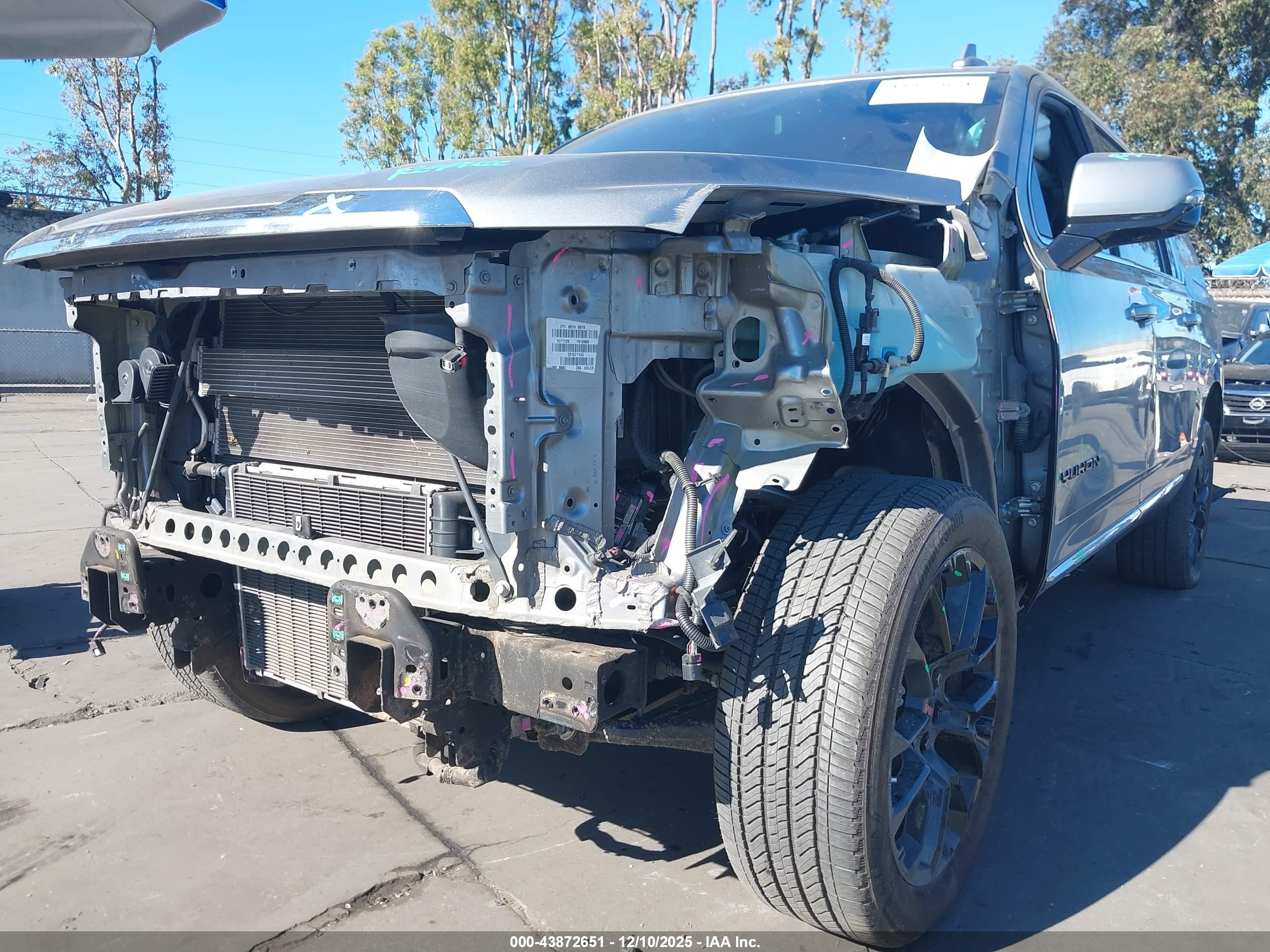 GMC YUKON image 6