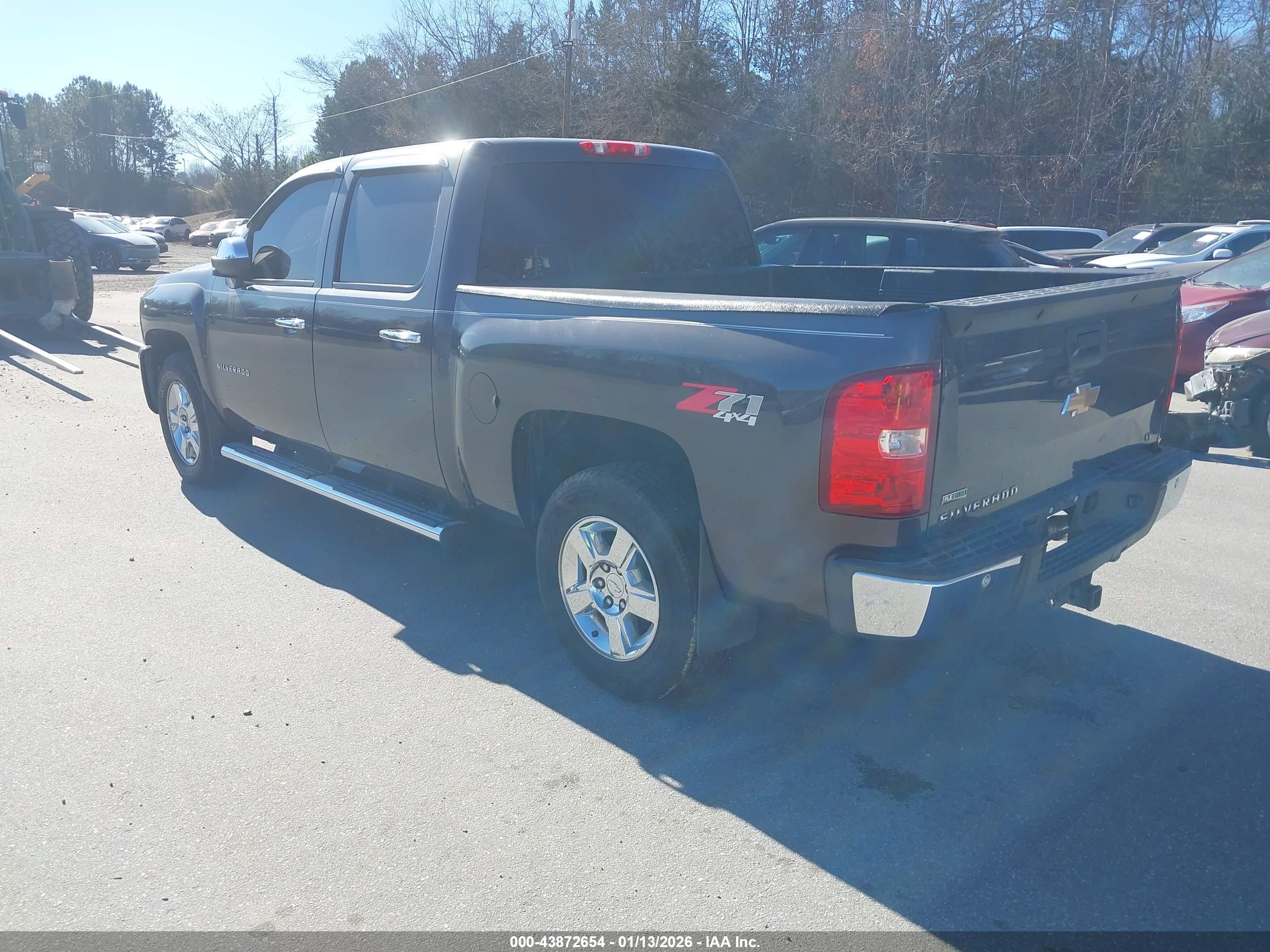 CHEVROLET SILVERADO image 3
