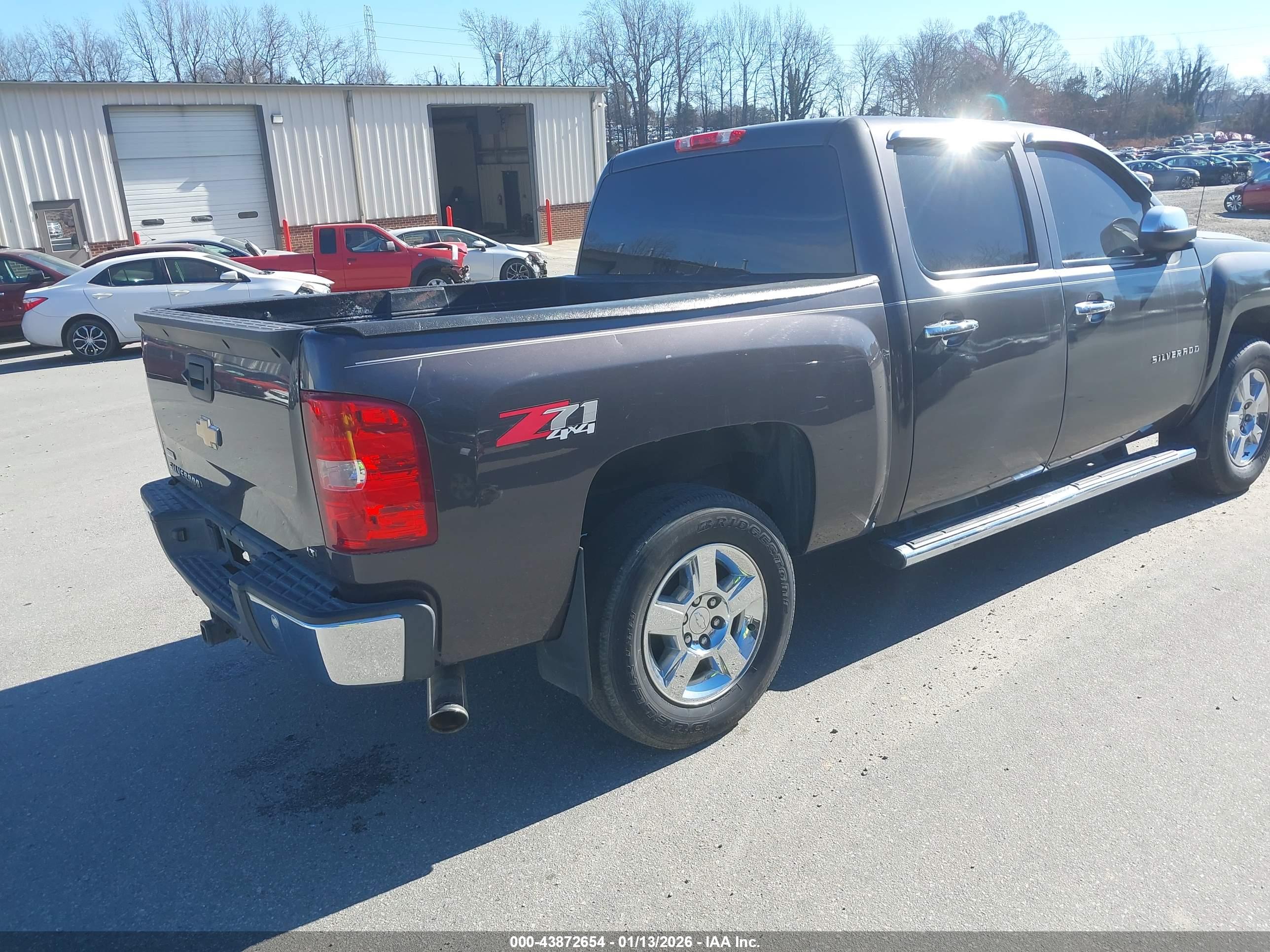 CHEVROLET SILVERADO image 4