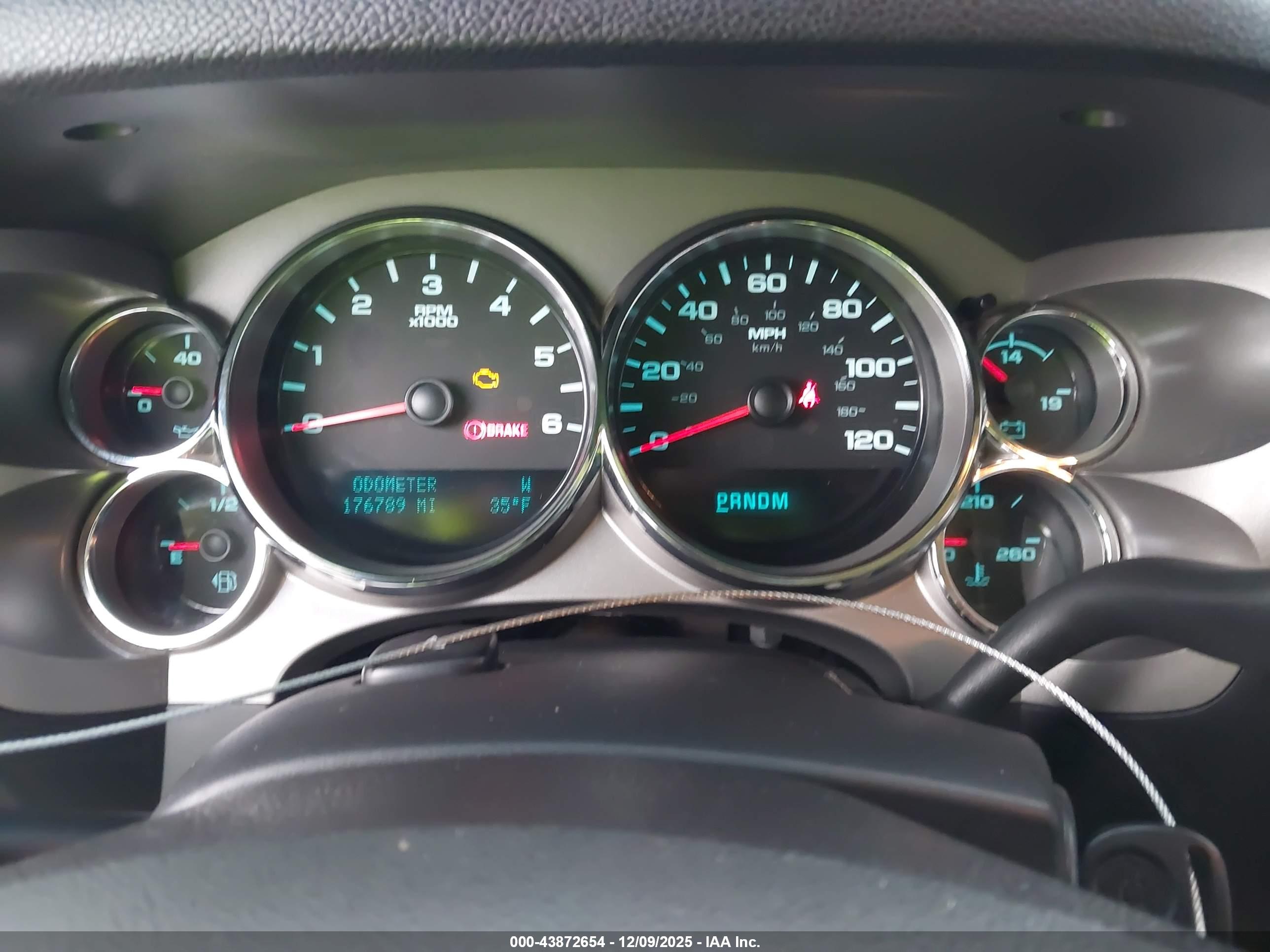 CHEVROLET SILVERADO image 7