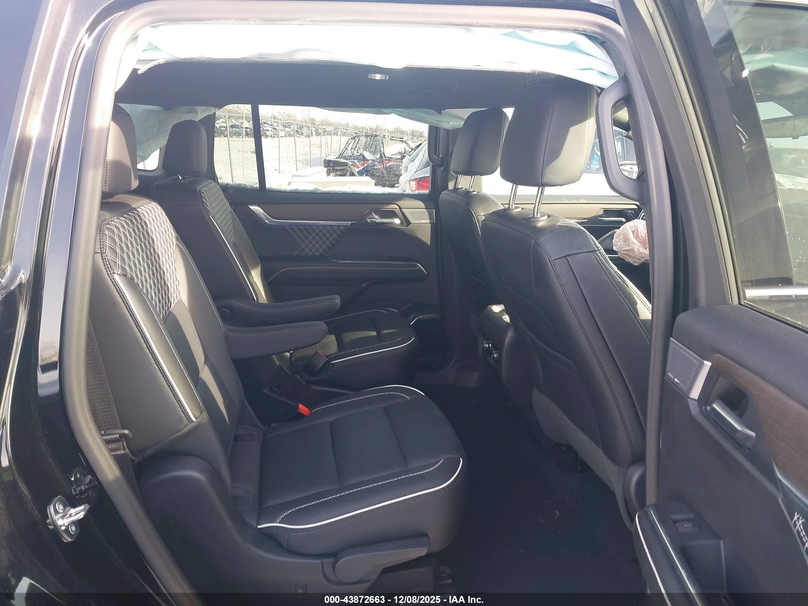 GMC ACADIA image 8