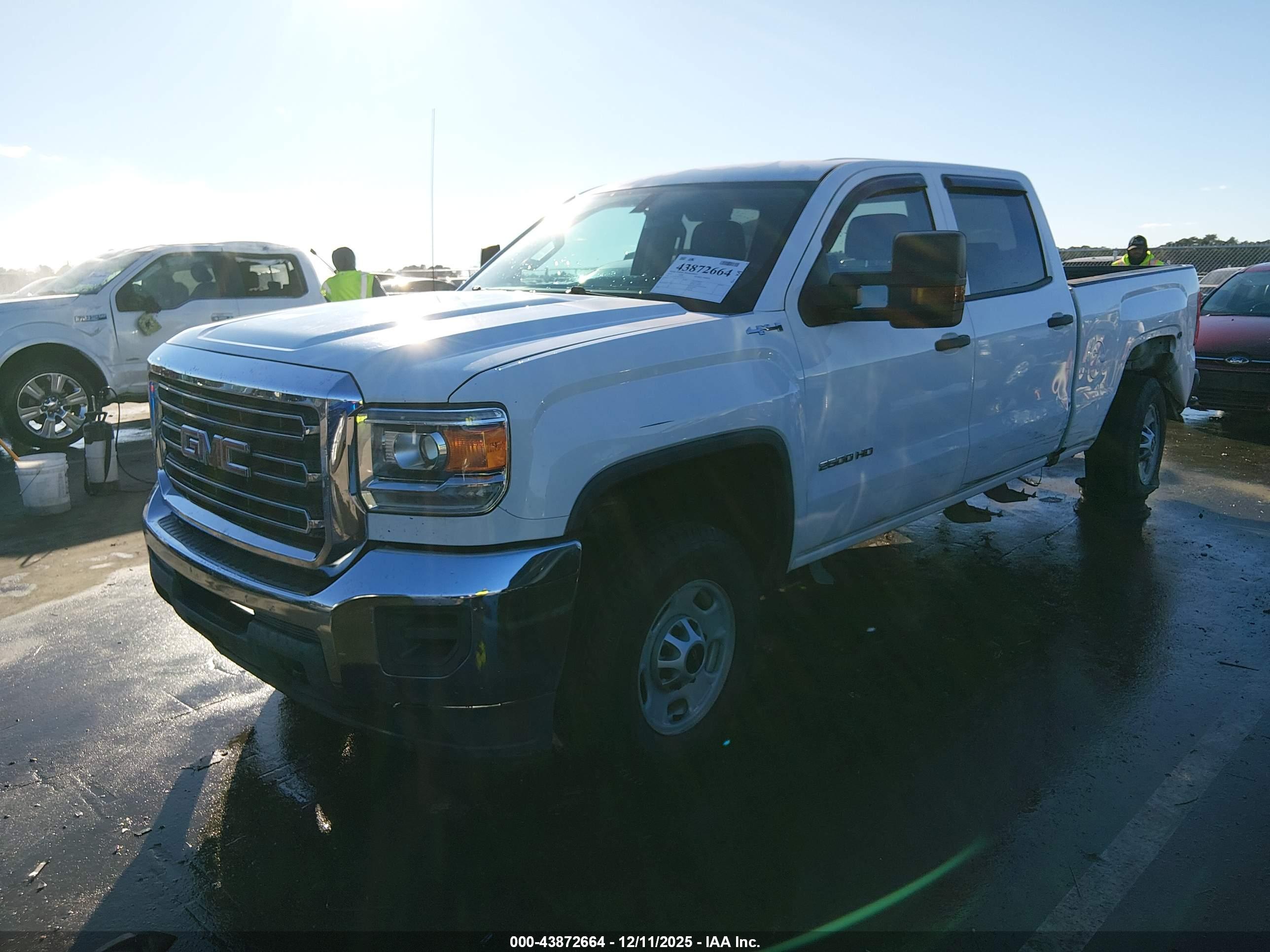 GMC SIERRA image 2