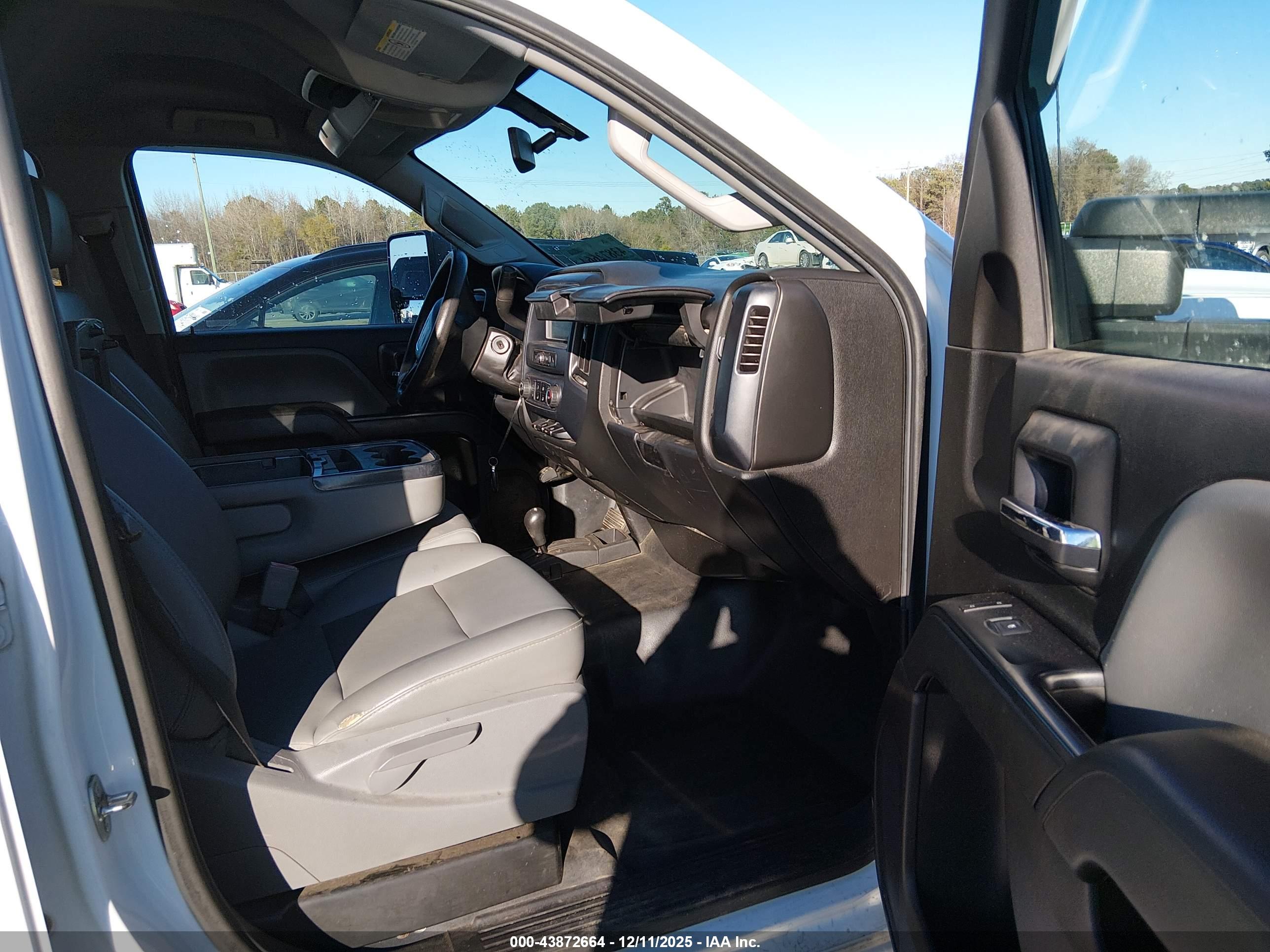 GMC SIERRA image 5