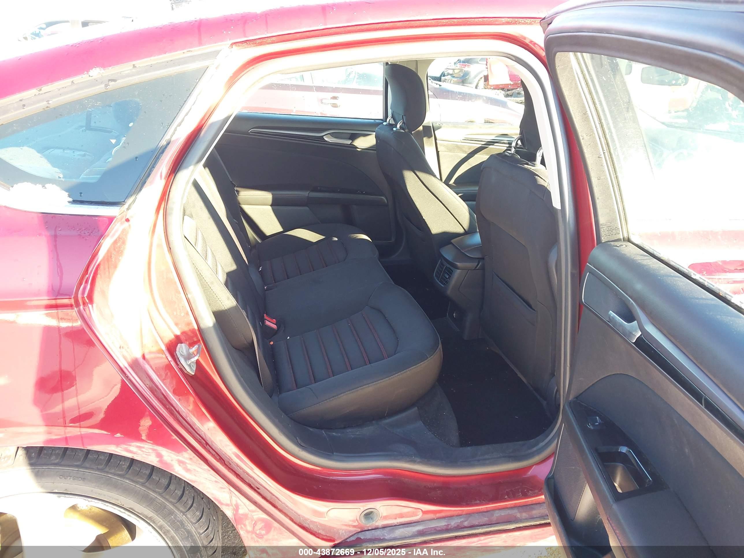 FORD FUSION image 8