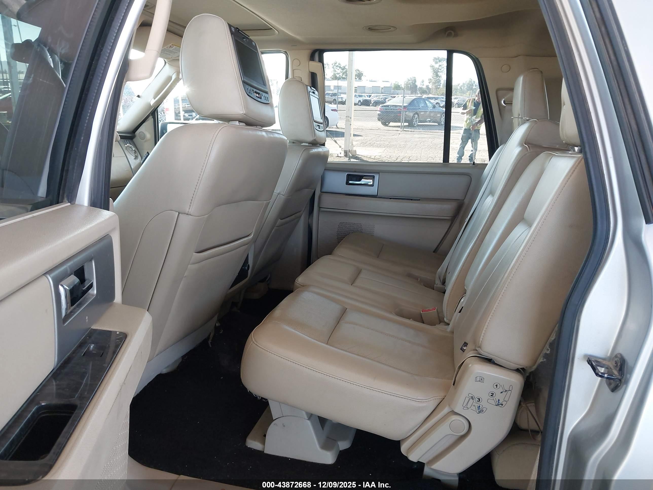 FORD EXPEDITION image 8