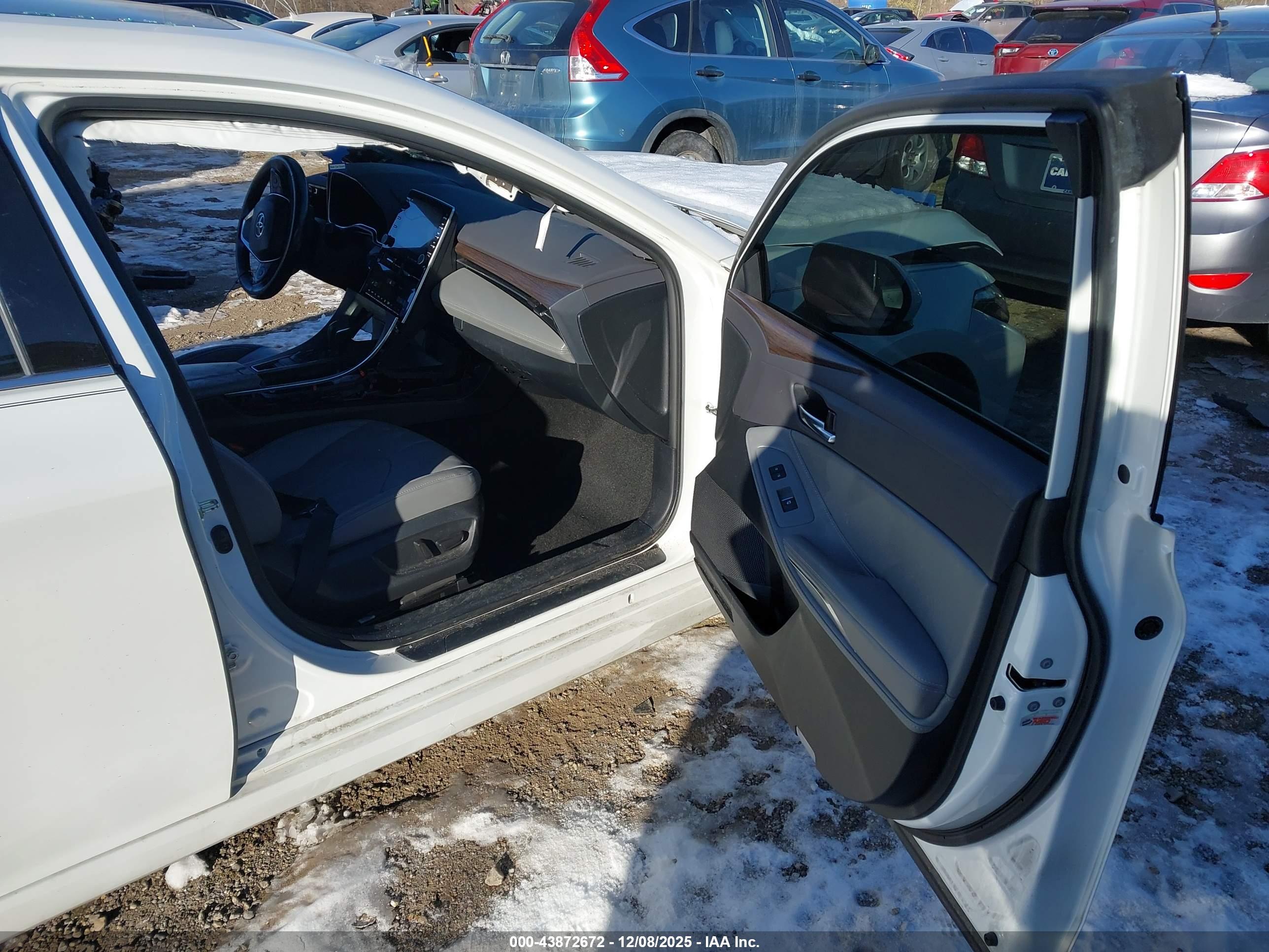 TOYOTA AVALON image 5