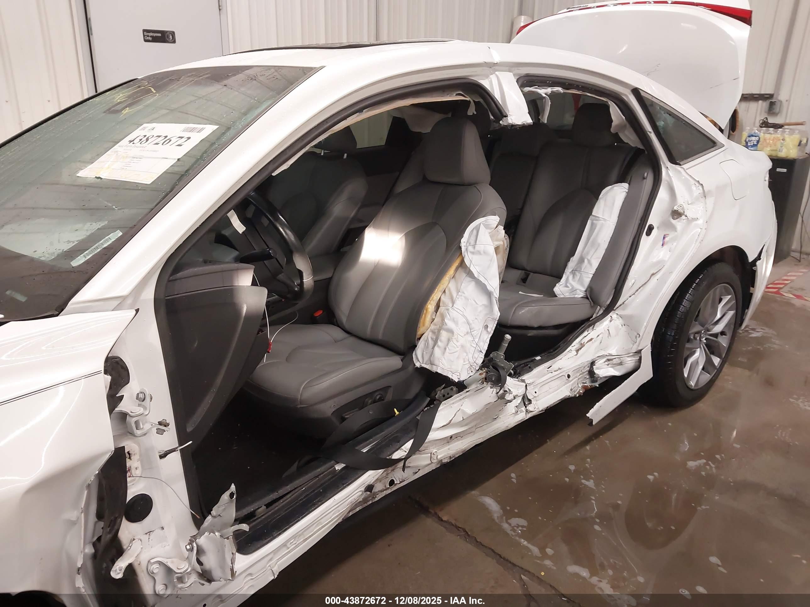 TOYOTA AVALON image 6