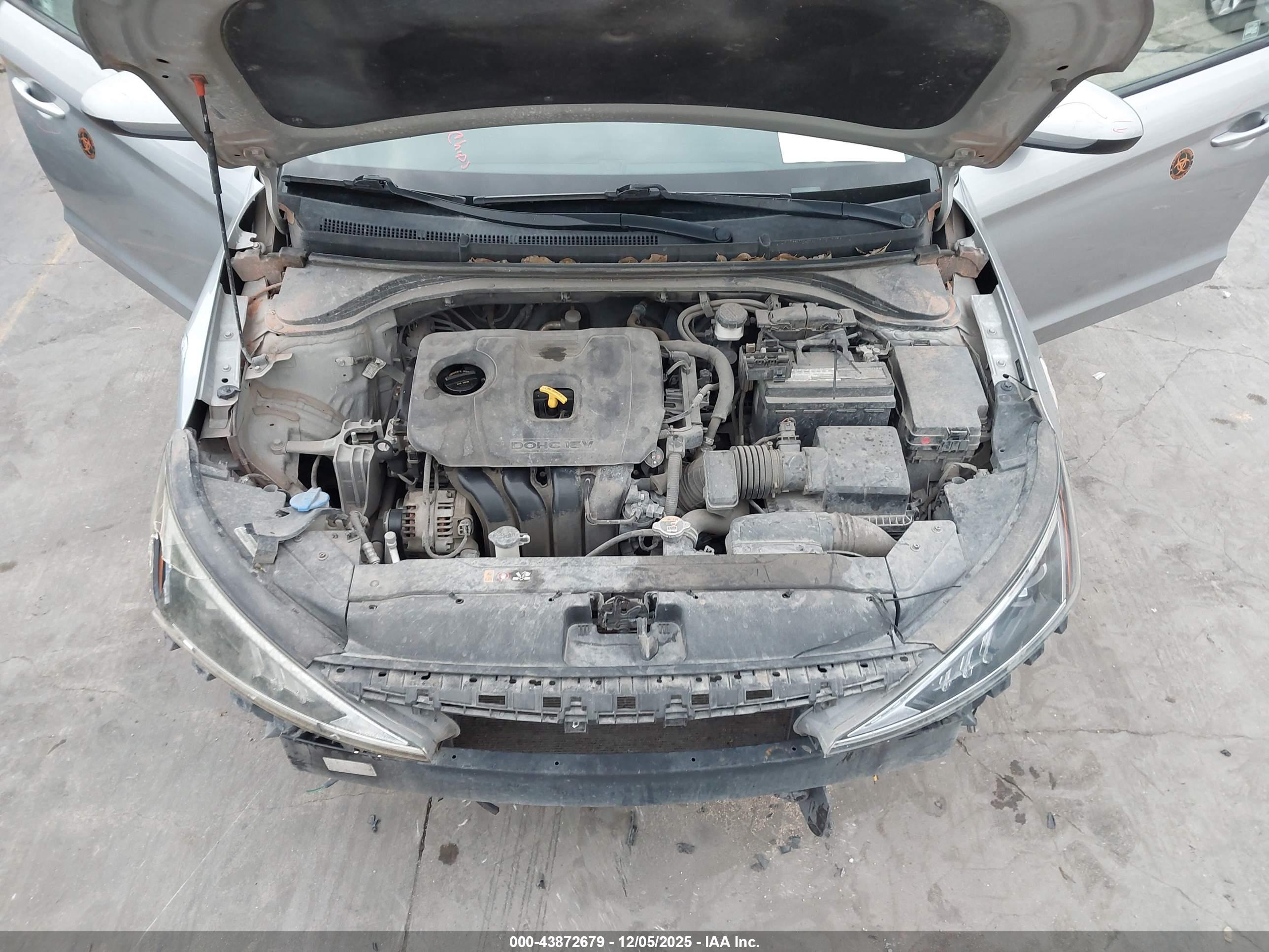 HYUNDAI ELANTRA image 10