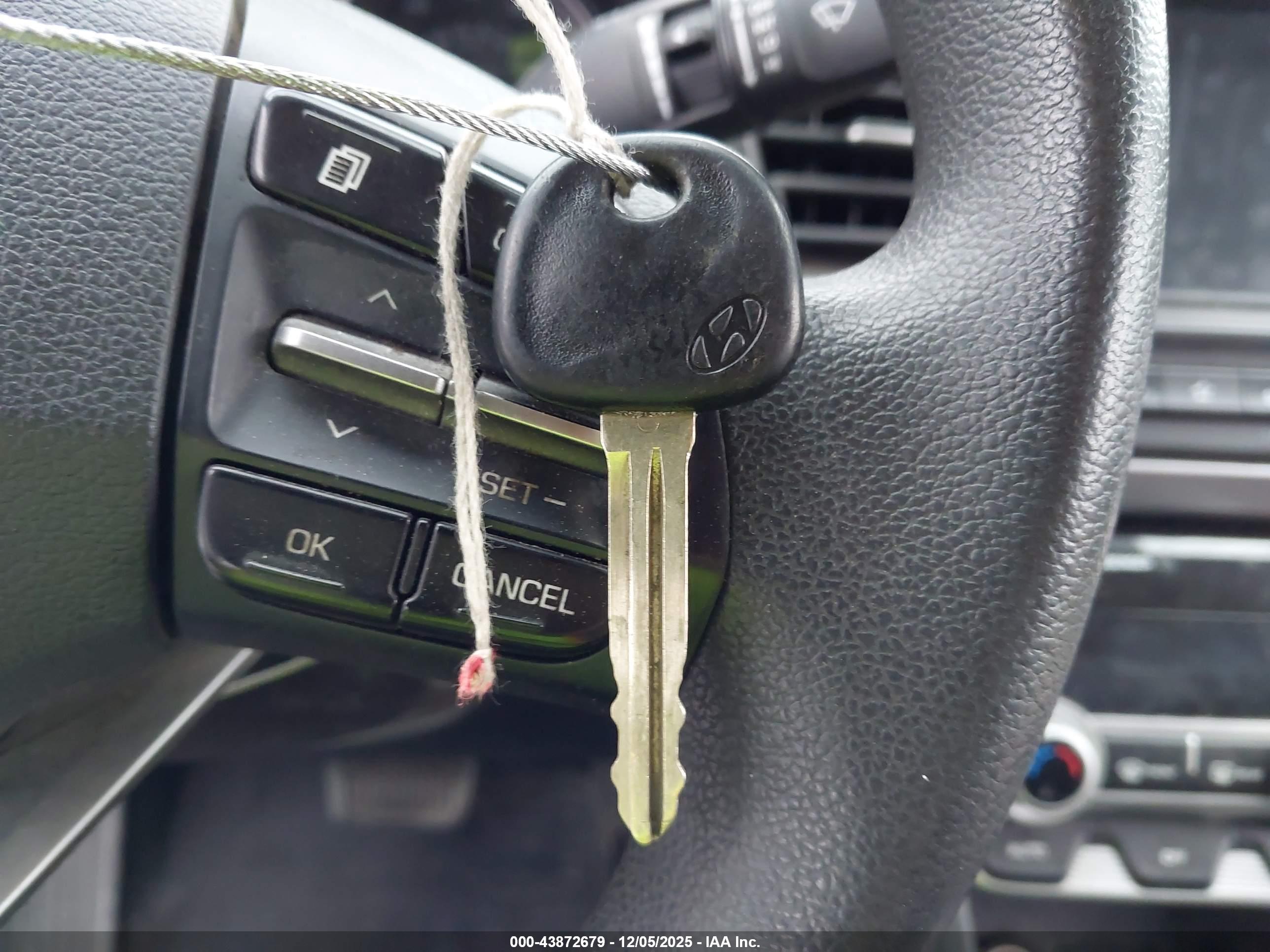 HYUNDAI ELANTRA image 11
