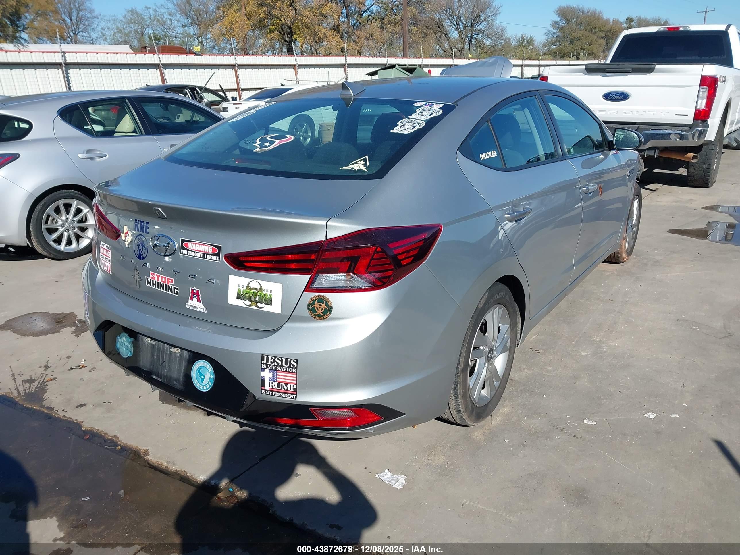 HYUNDAI ELANTRA image 4