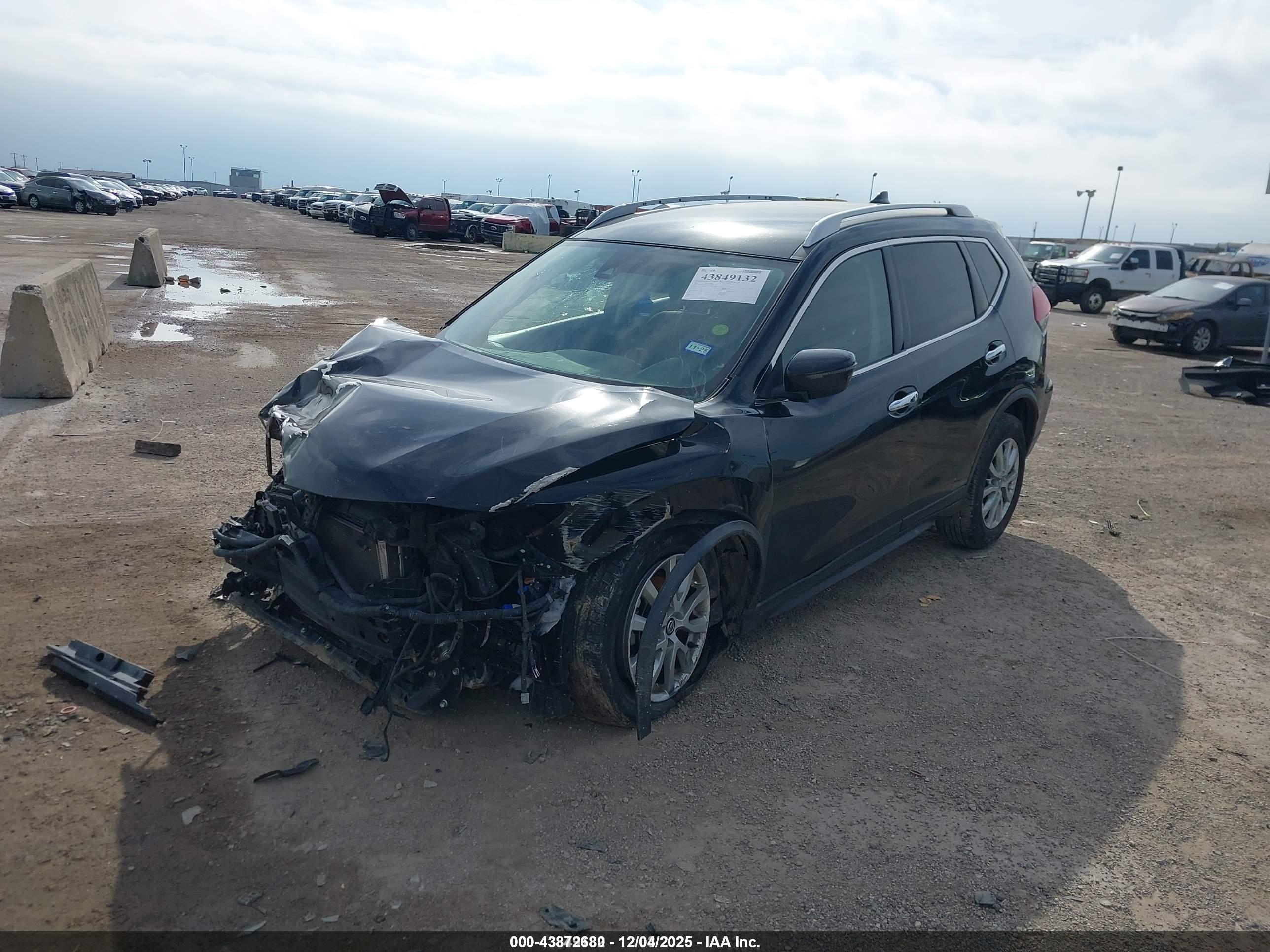 NISSAN ROGUE image 2