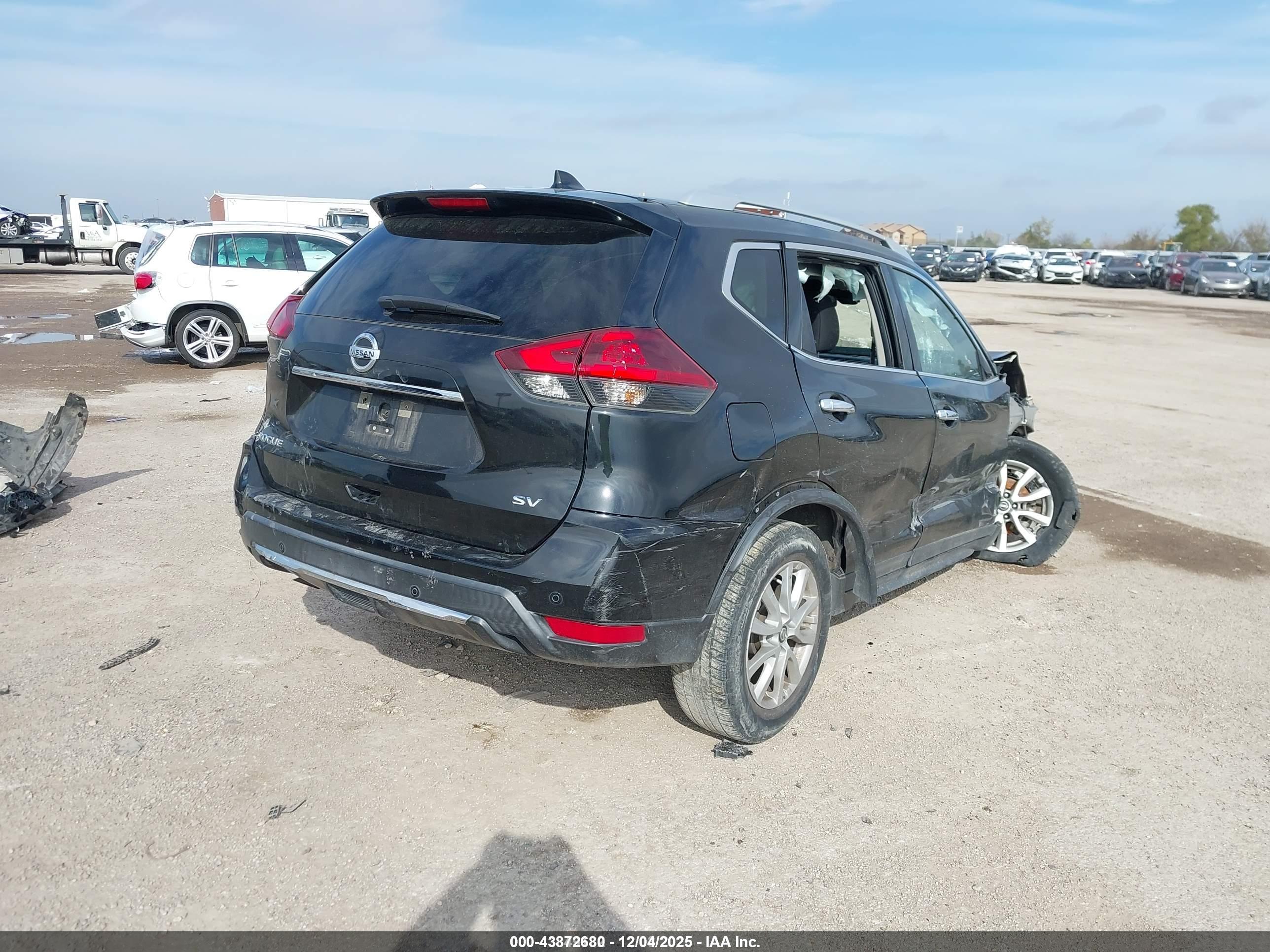 NISSAN ROGUE image 4