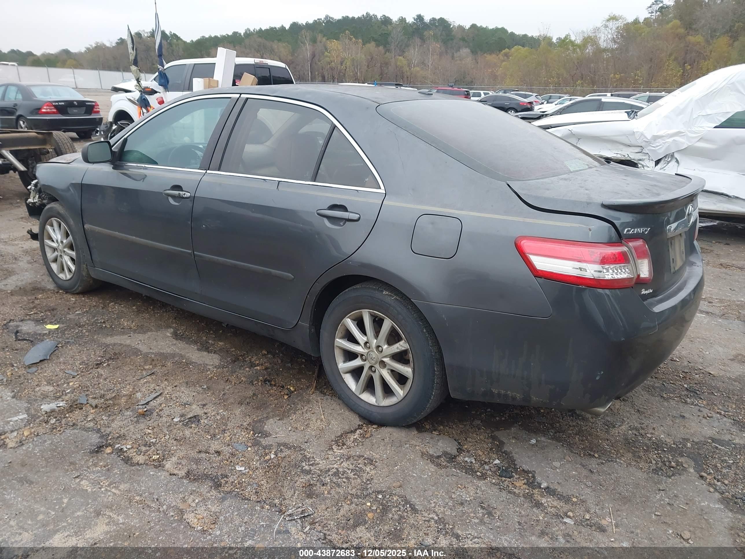 TOYOTA CAMRY image 3