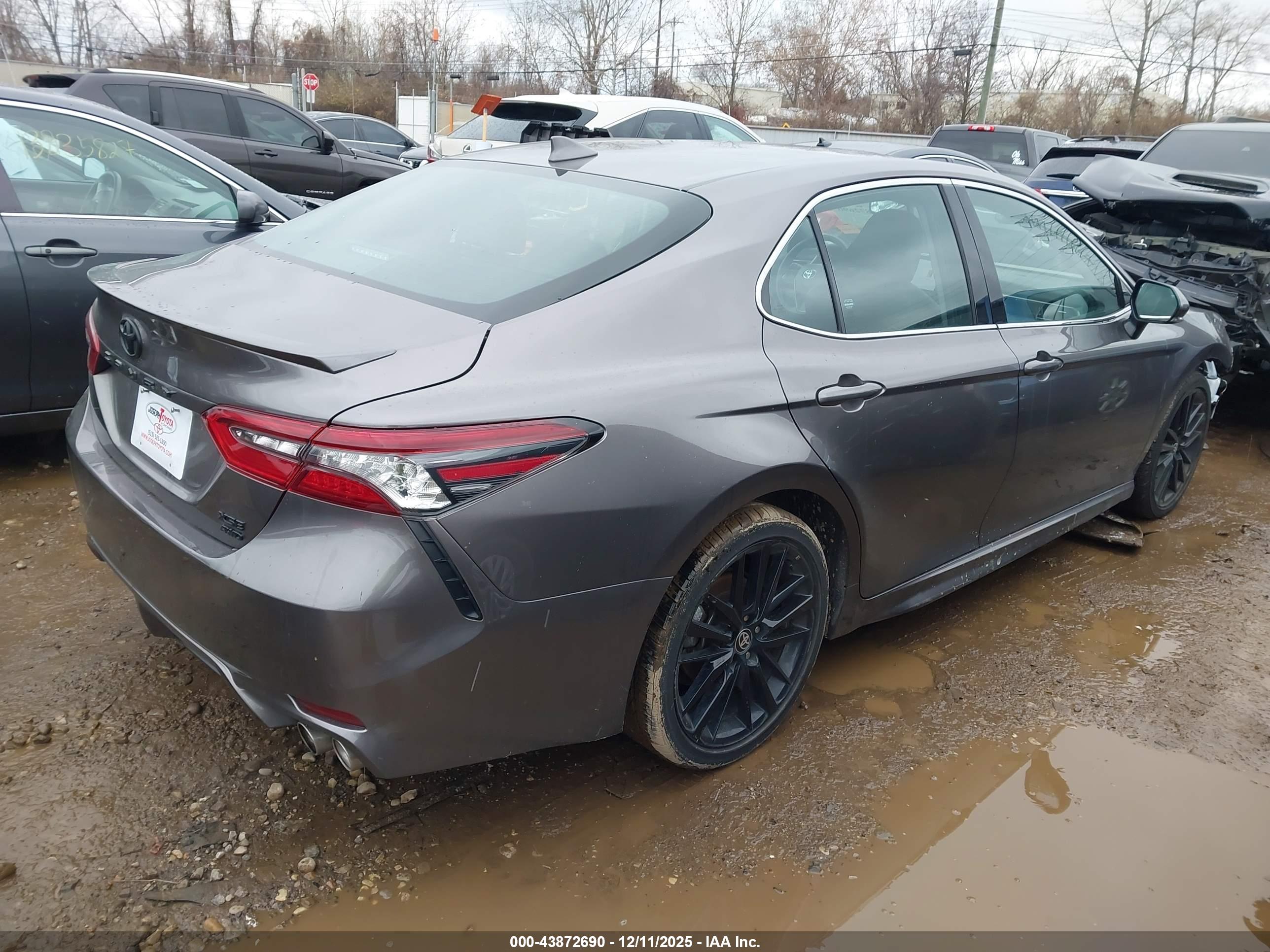 TOYOTA CAMRY image 4