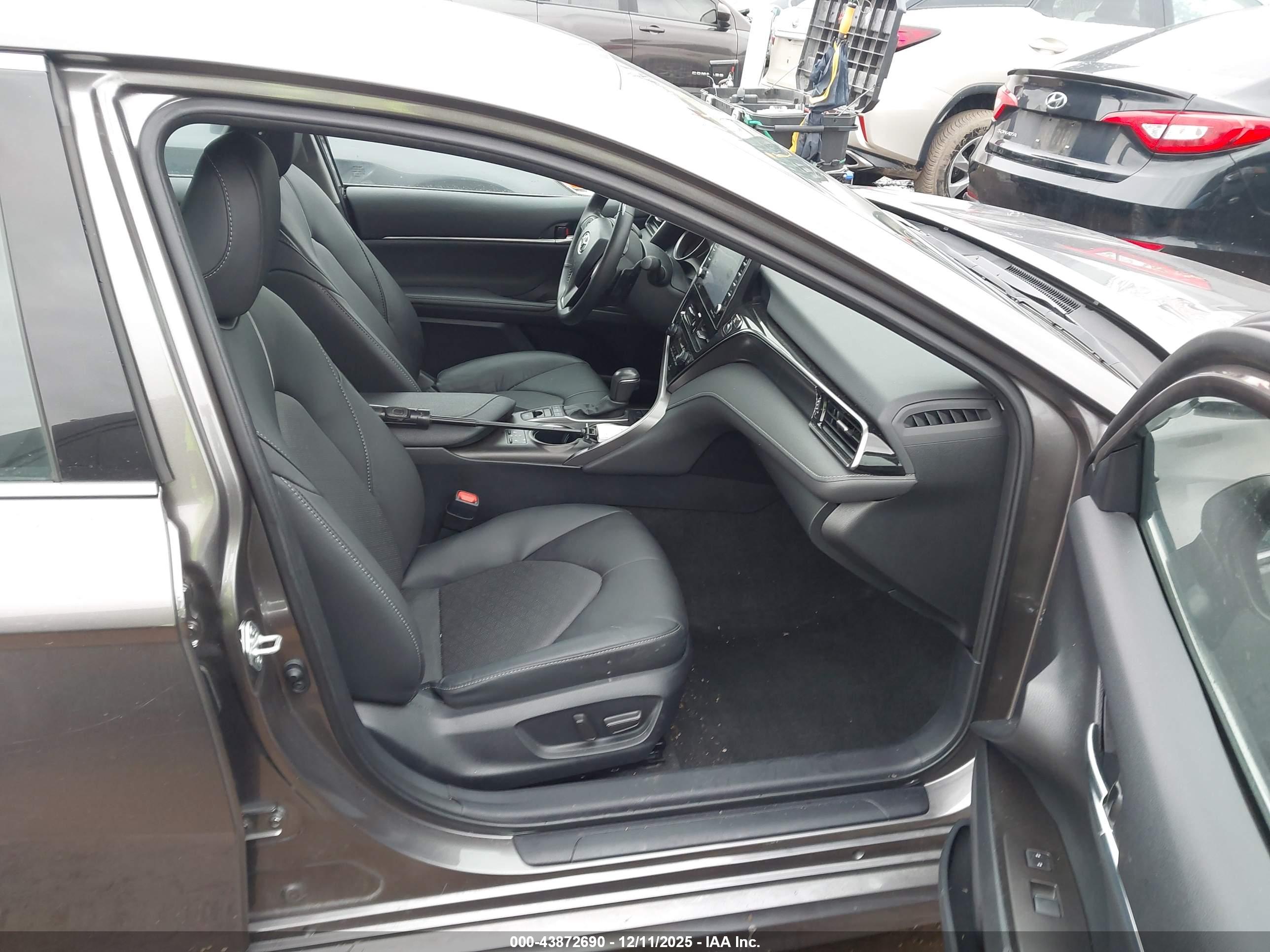 TOYOTA CAMRY image 5