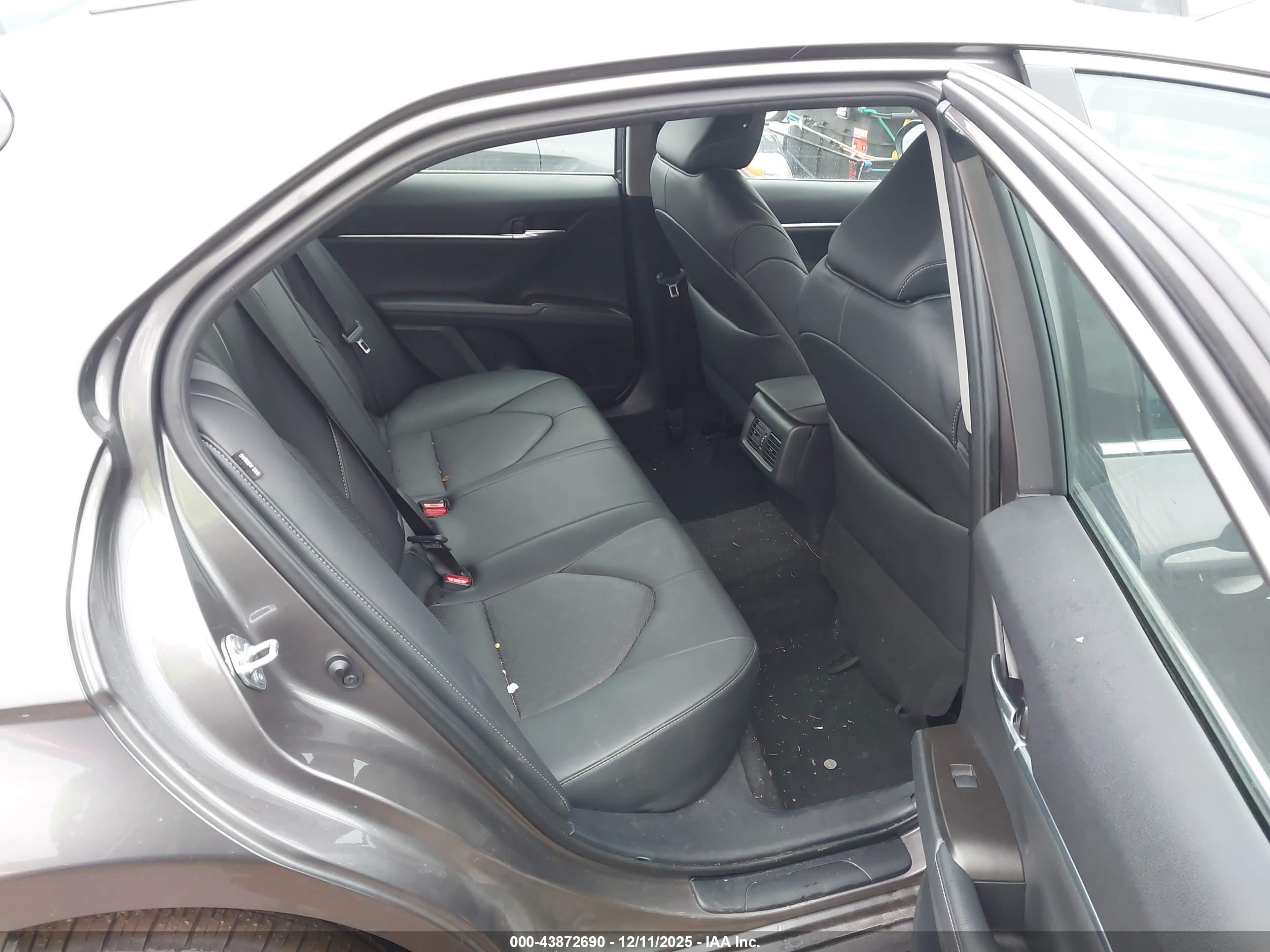 TOYOTA CAMRY image 8