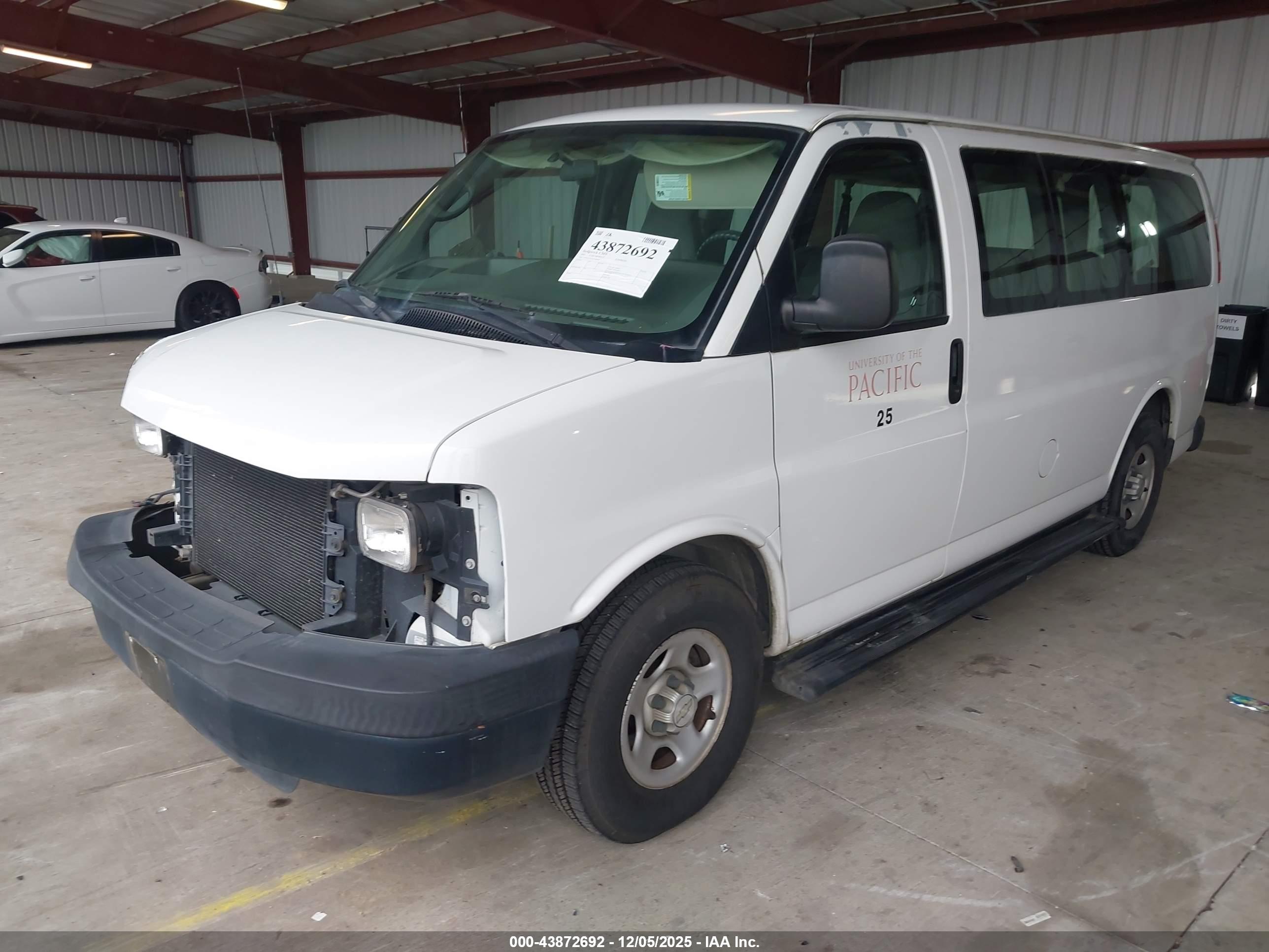 CHEVROLET EXPRESS image 2