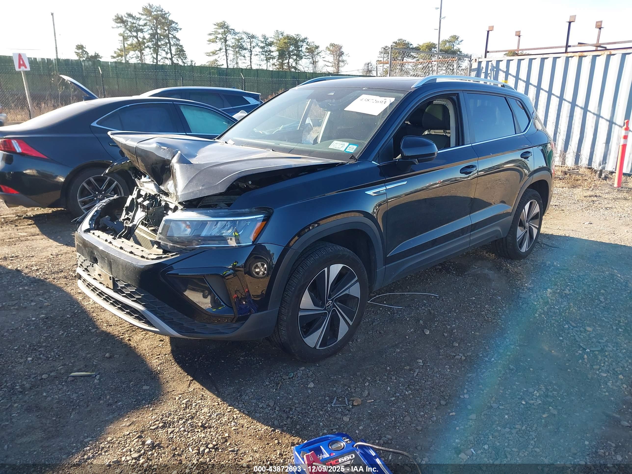 VOLKSWAGEN TAOS image 2