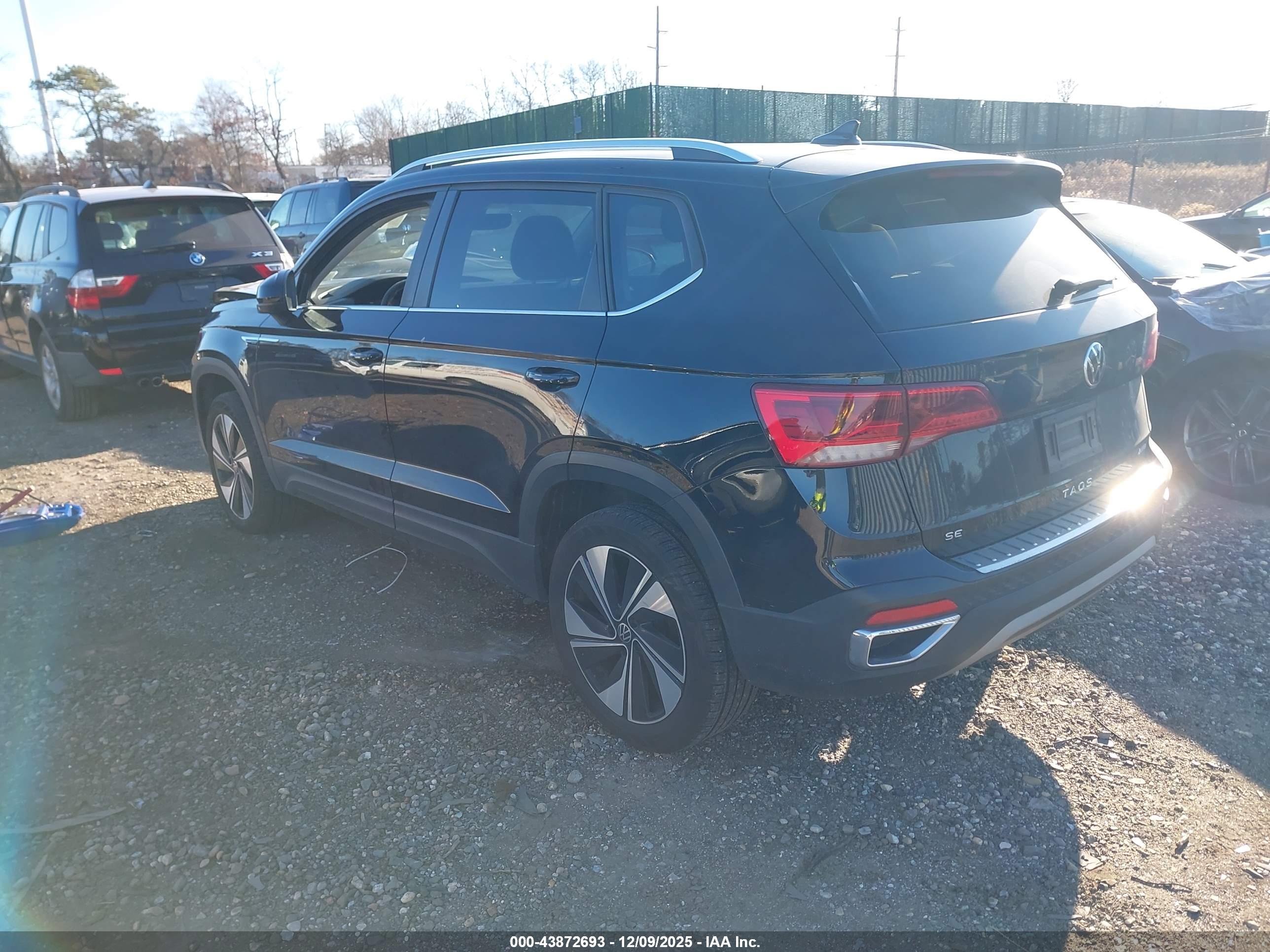 VOLKSWAGEN TAOS image 3
