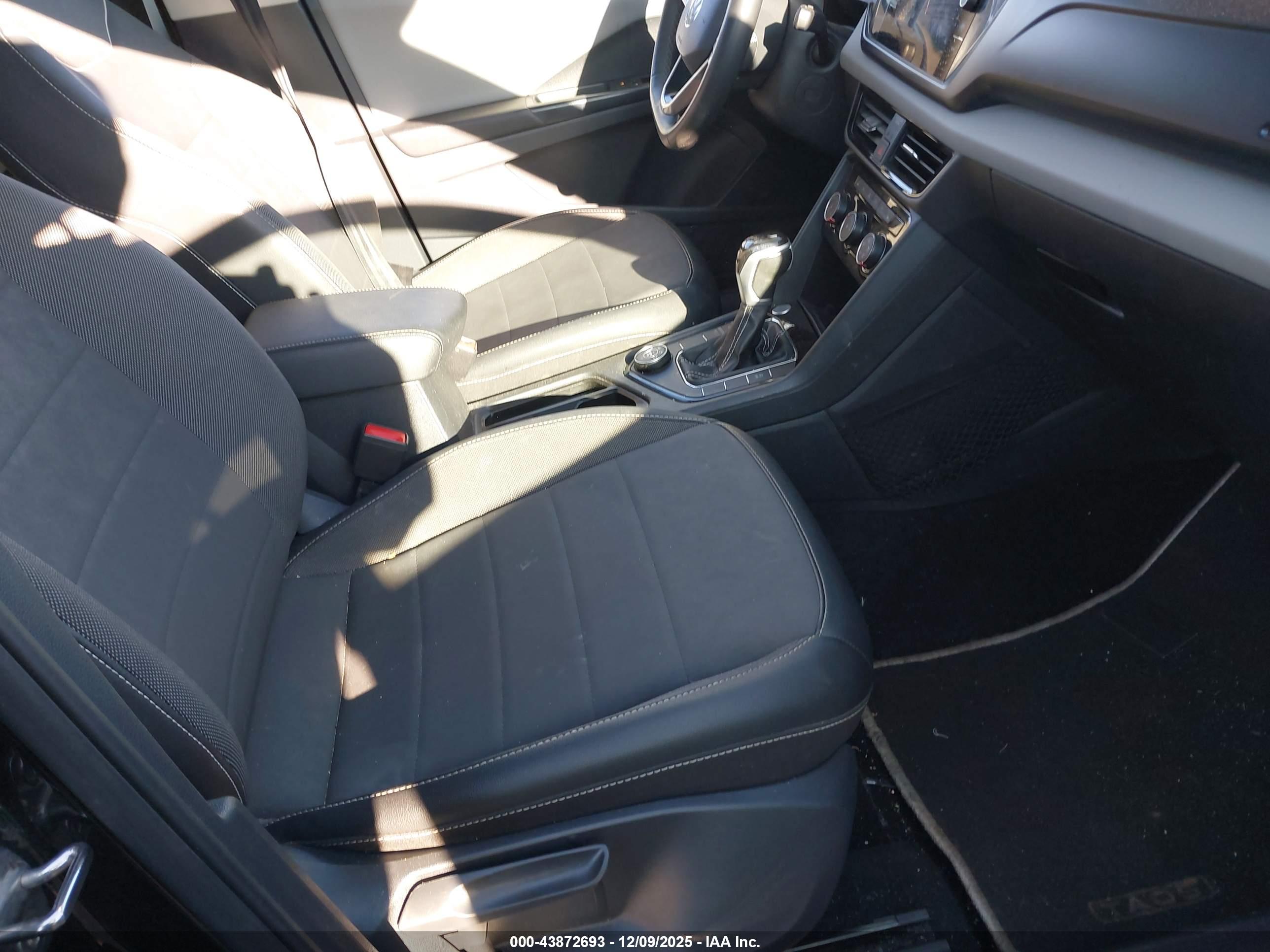 VOLKSWAGEN TAOS image 5