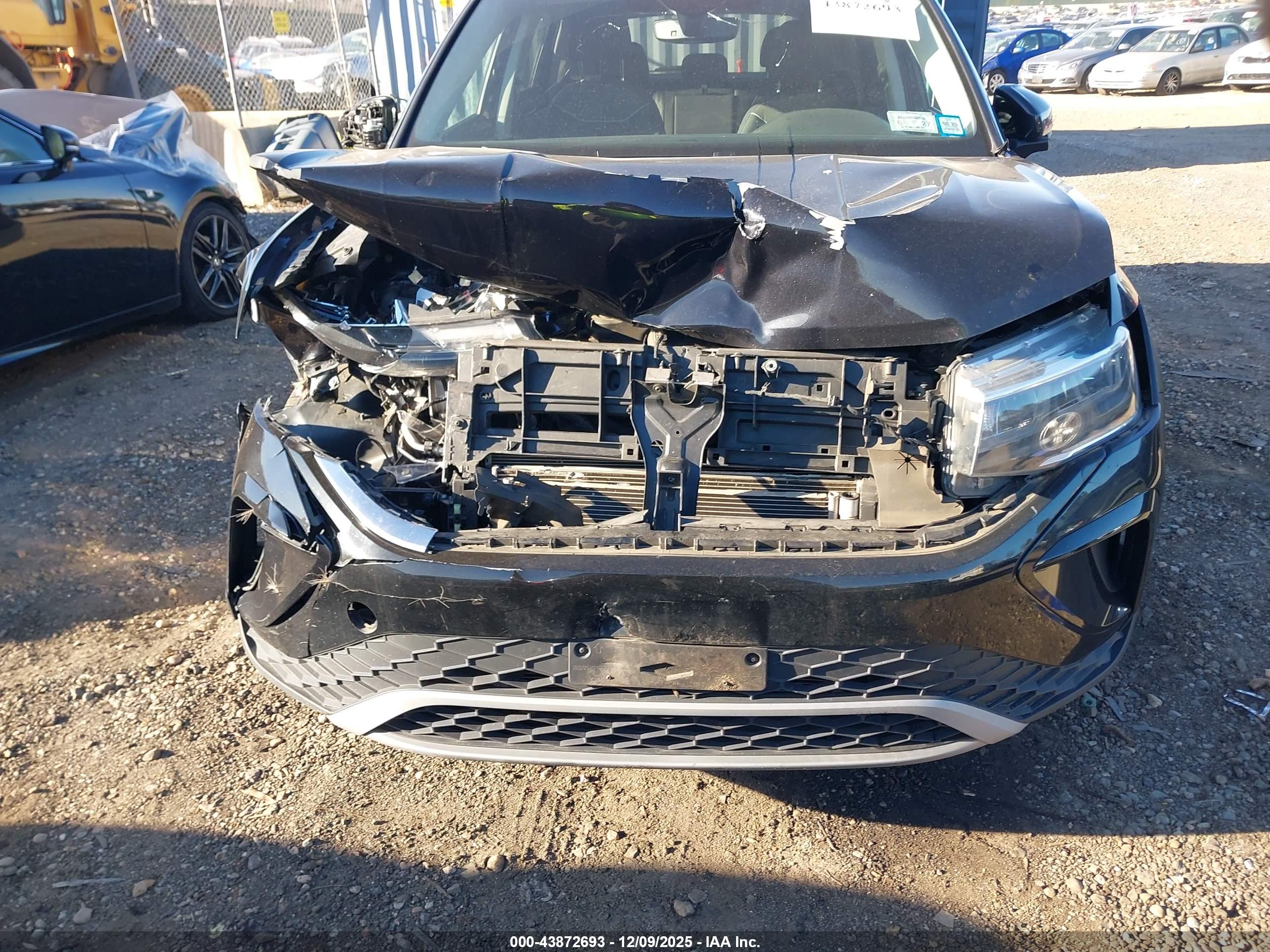 VOLKSWAGEN TAOS image 6