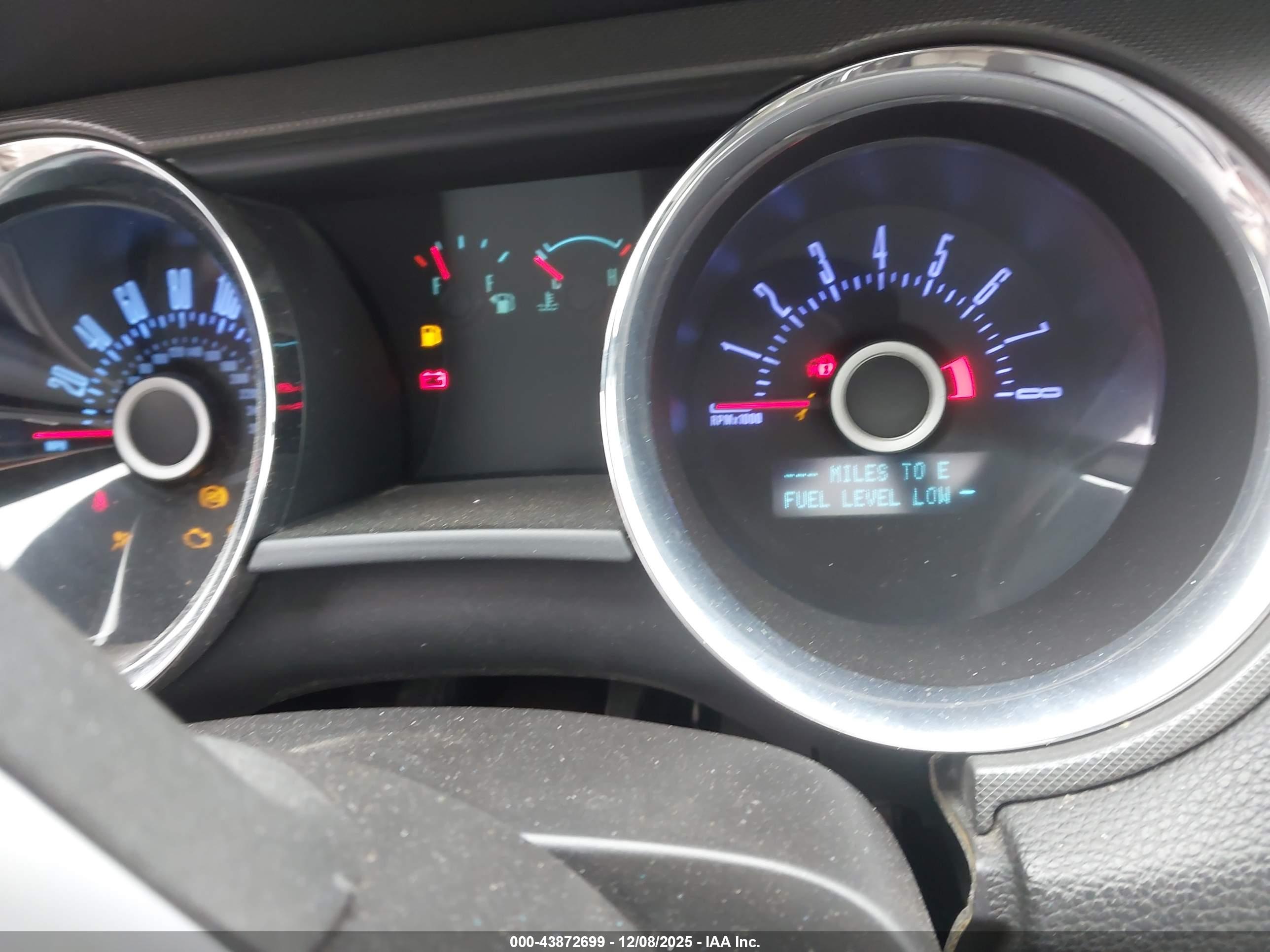 FORD MUSTANG image 7