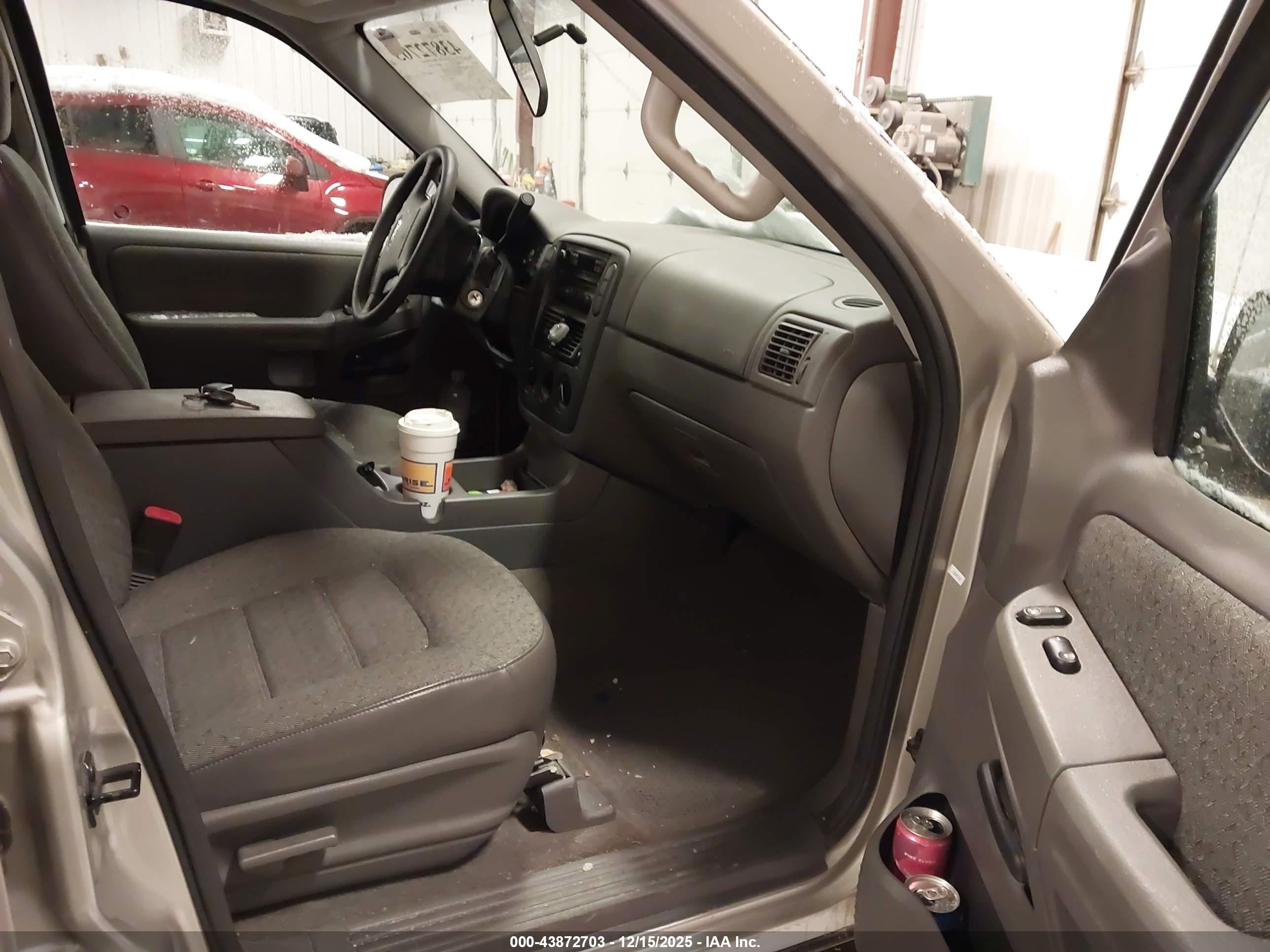 FORD EXPLORER image 5