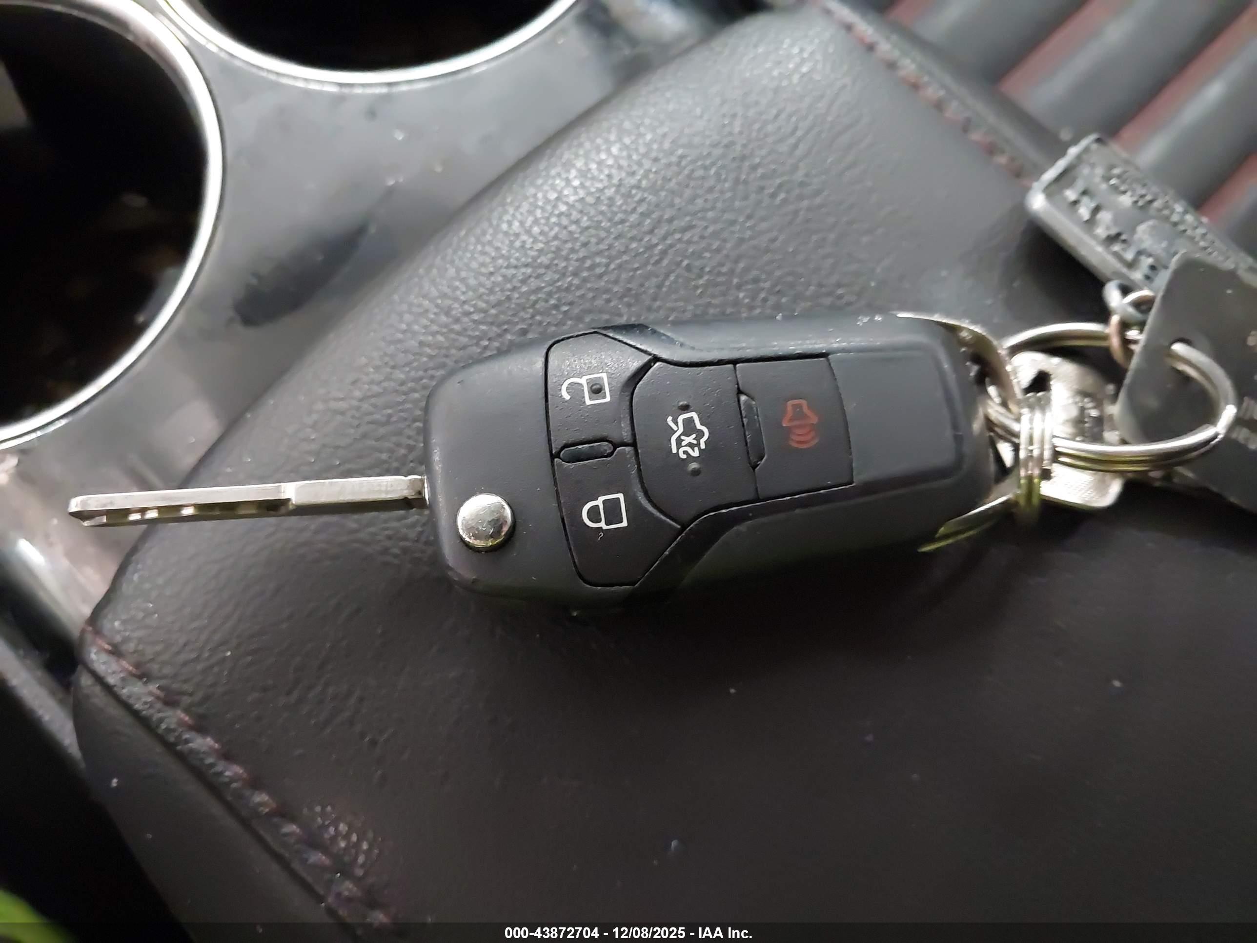 FORD FUSION image 11