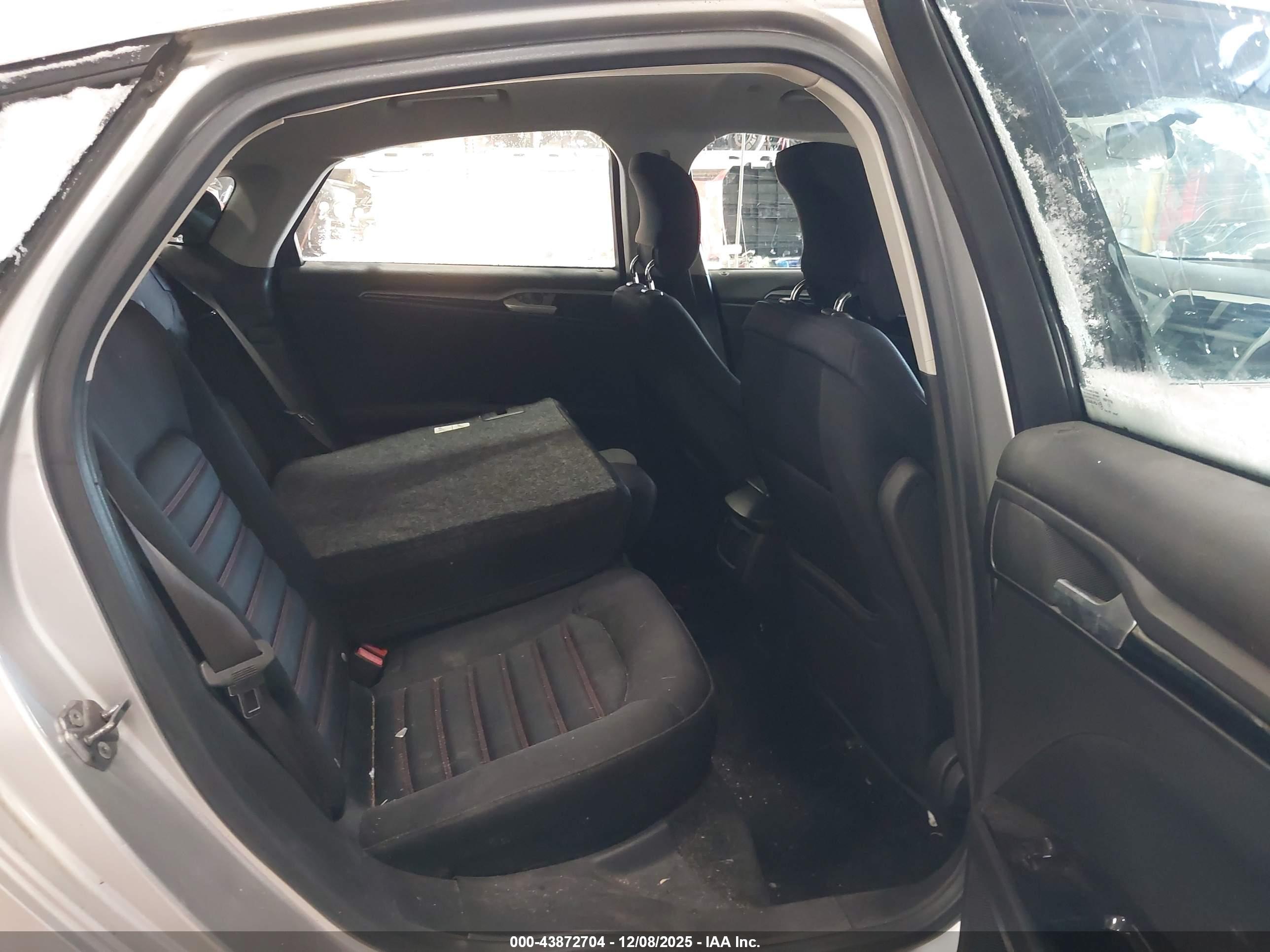 FORD FUSION image 8