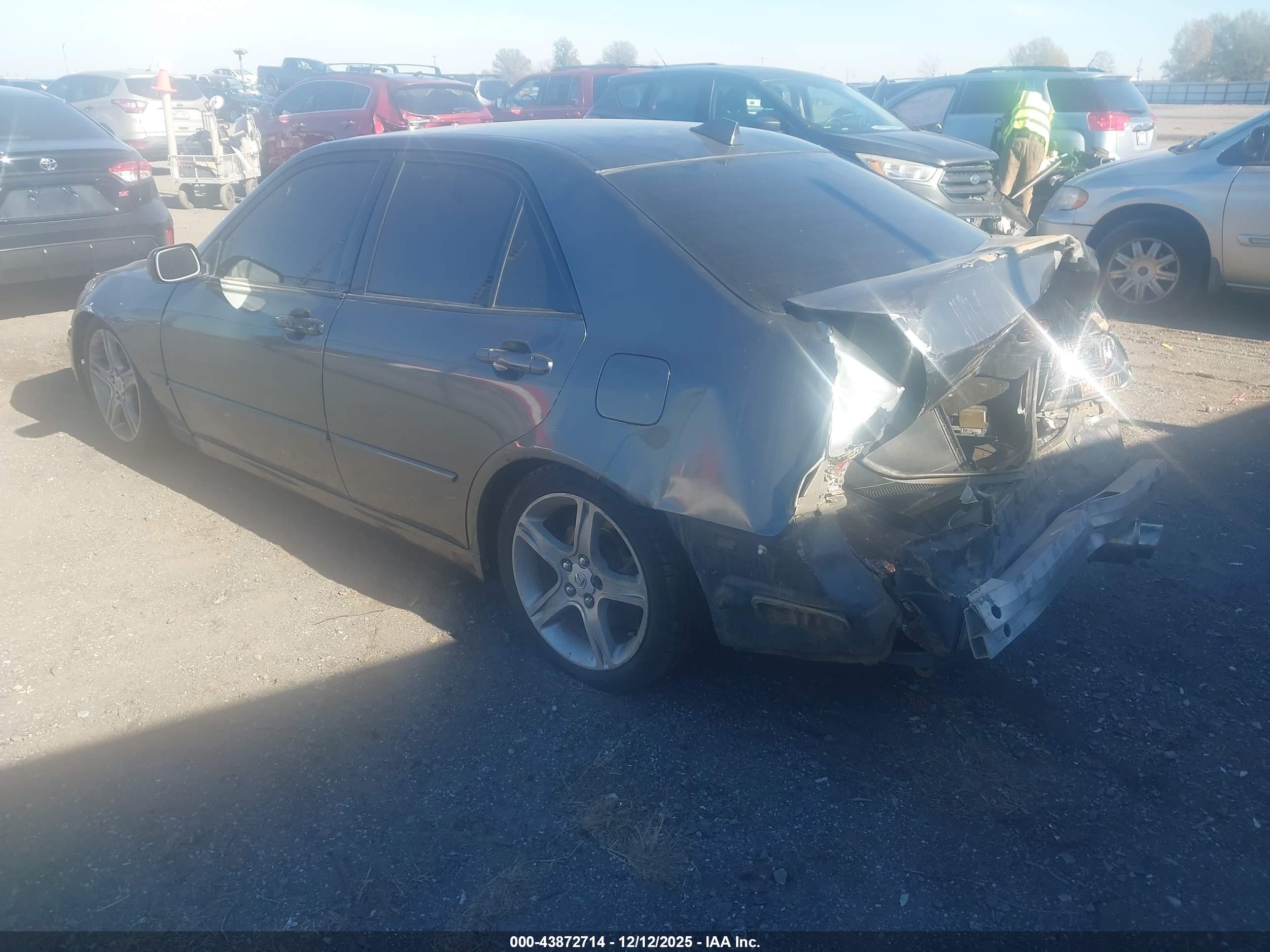 LEXUS IS image 3