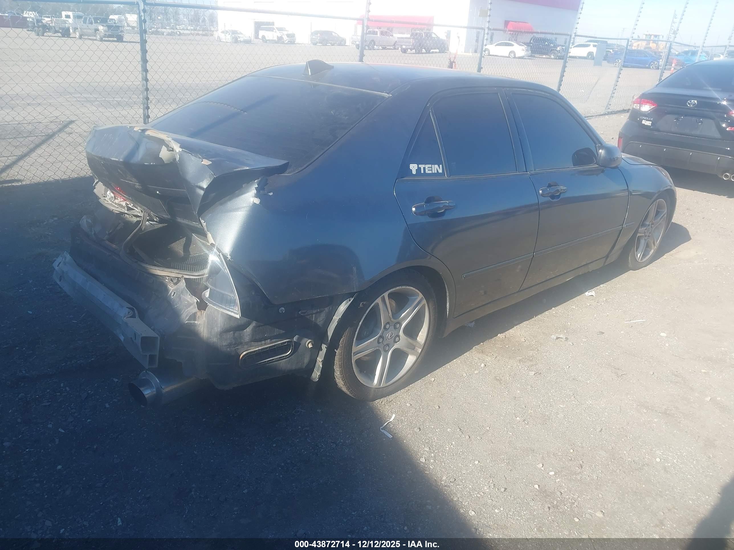 LEXUS IS image 4
