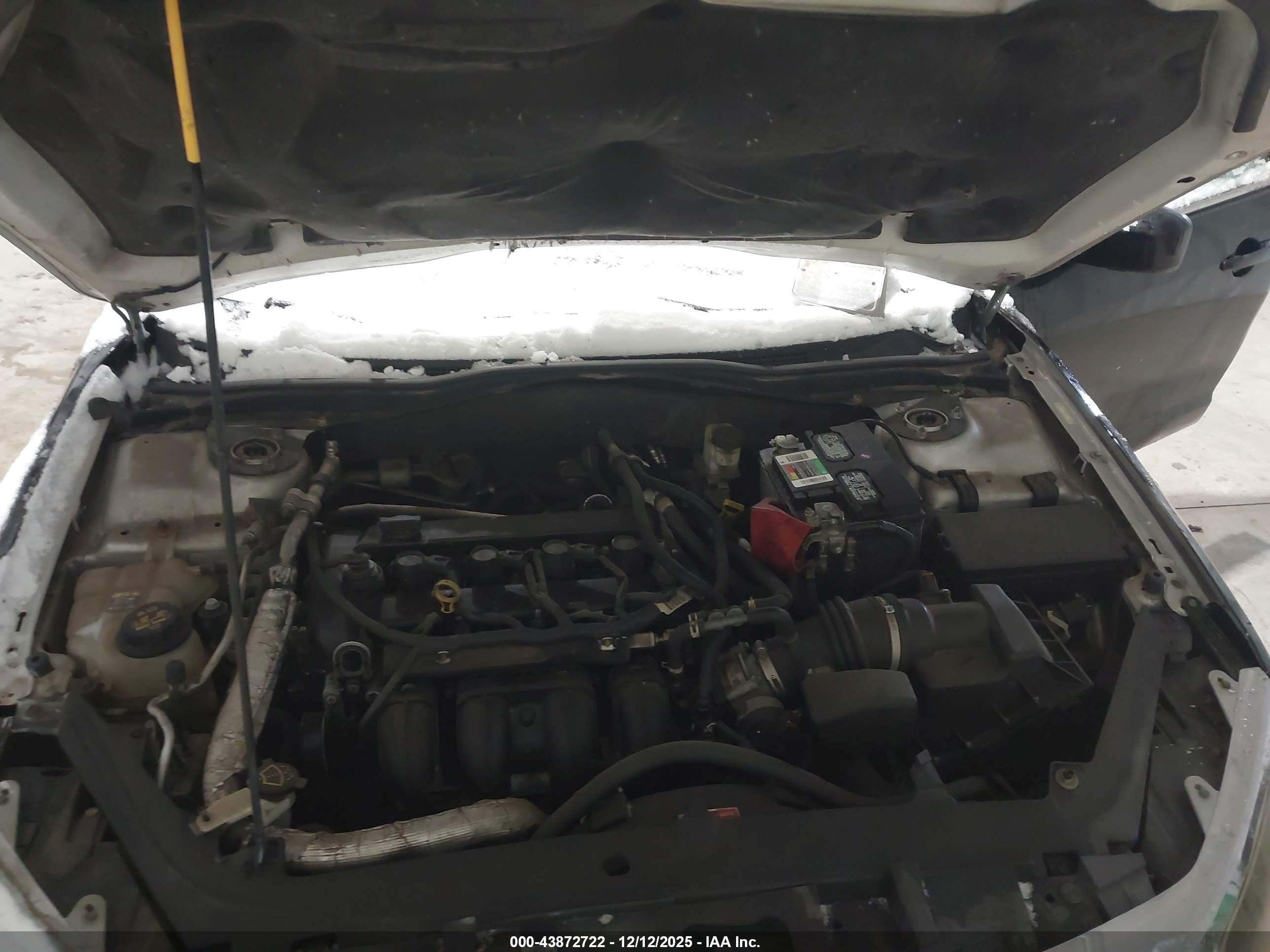 FORD FUSION image 10