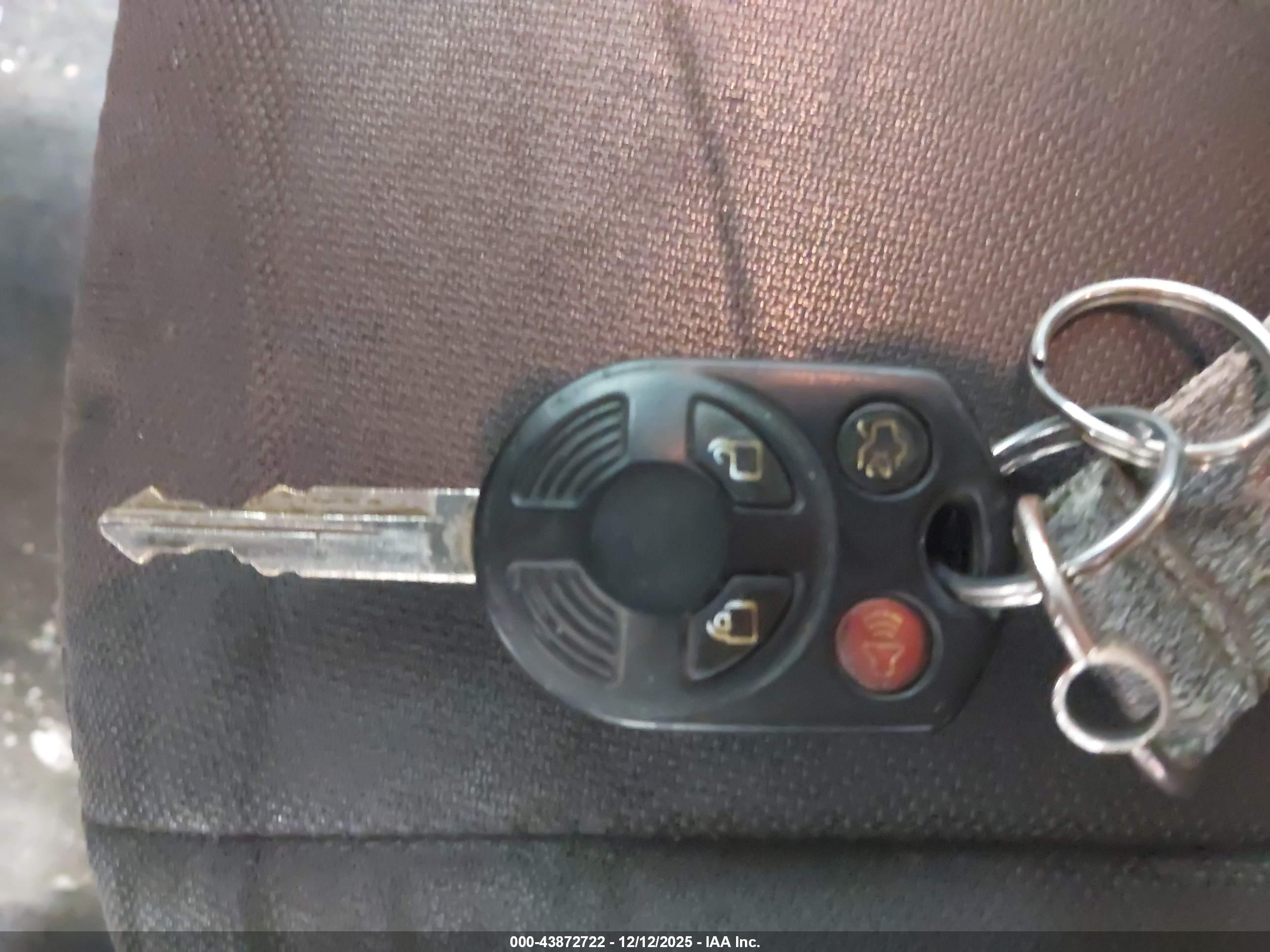 FORD FUSION image 11