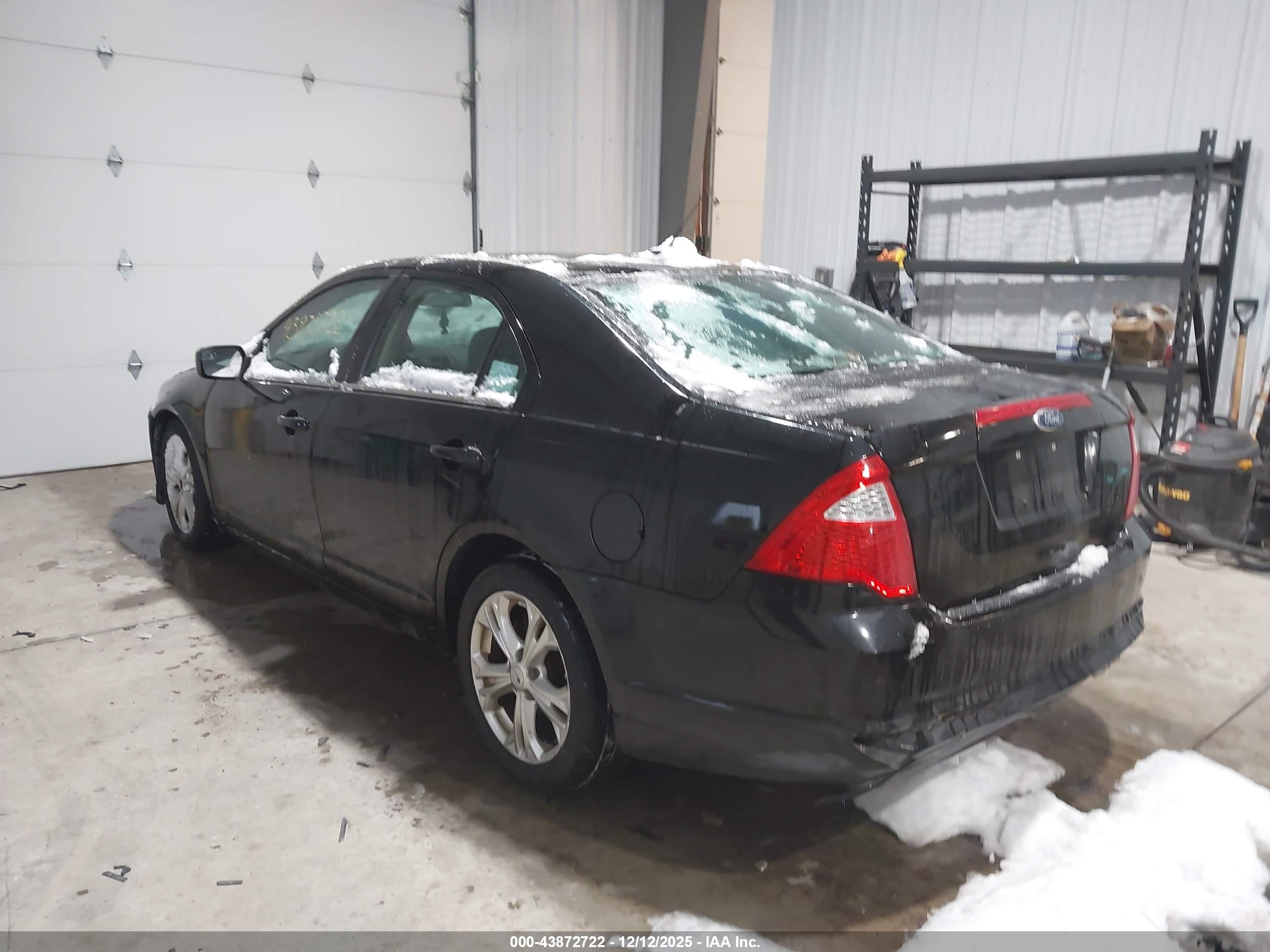 FORD FUSION image 3