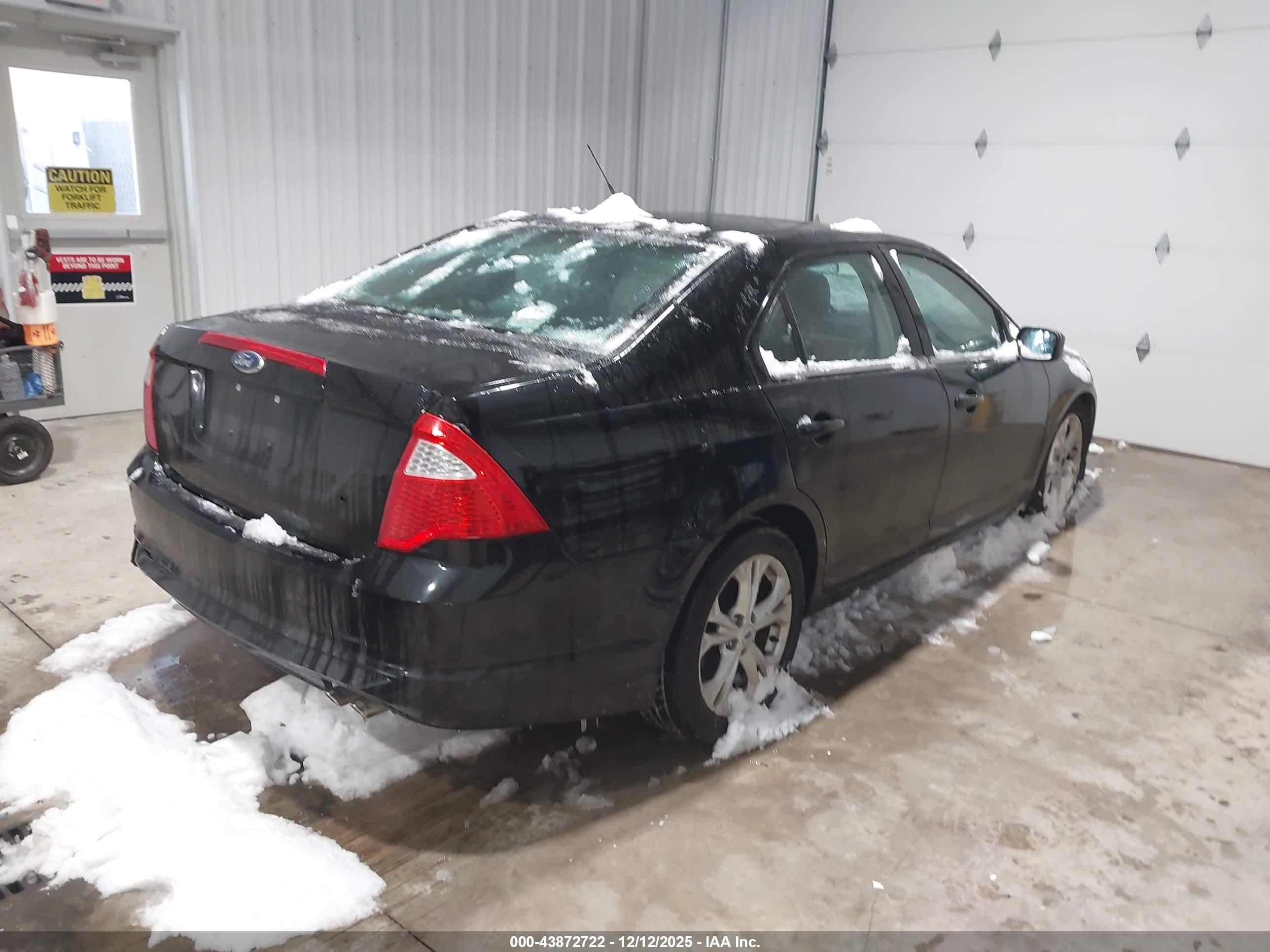FORD FUSION image 4