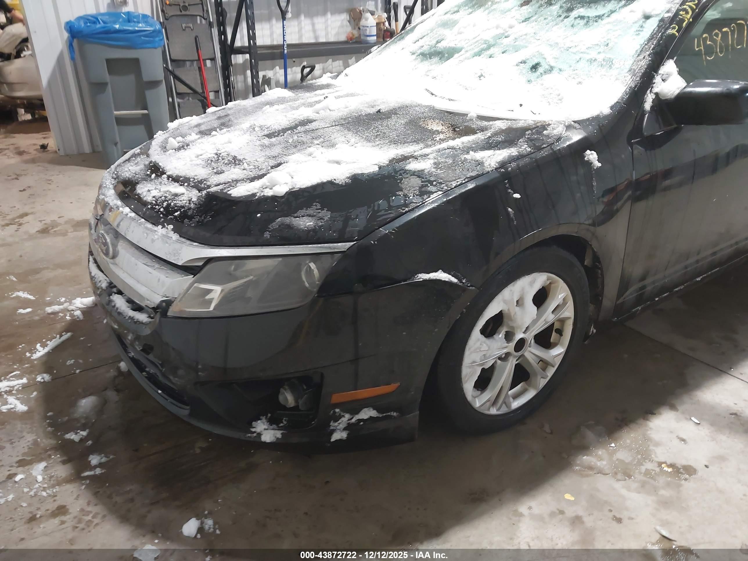 FORD FUSION image 6