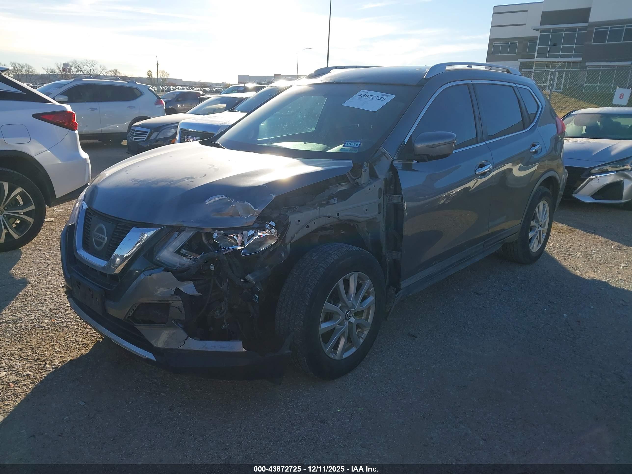 NISSAN ROGUE image 2