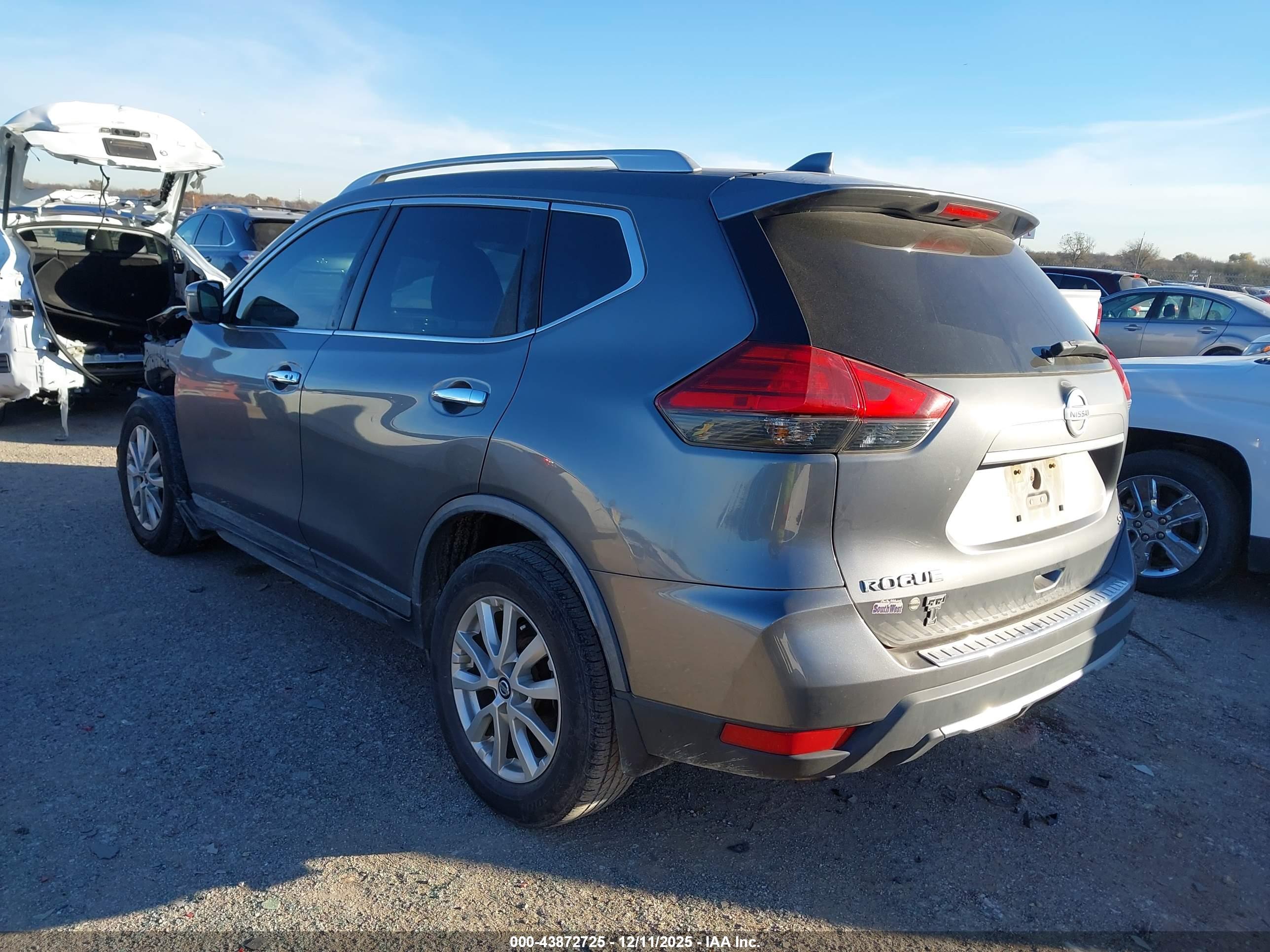 NISSAN ROGUE image 3