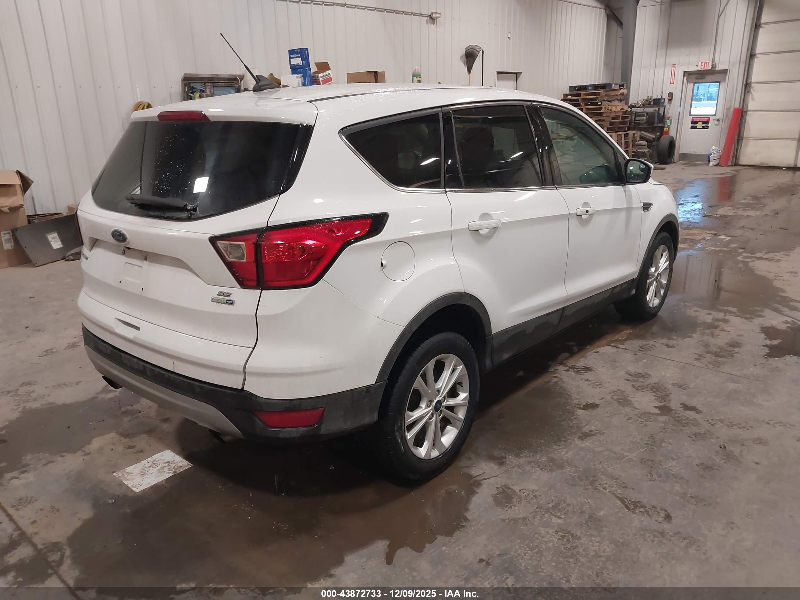 FORD ESCAPE image 4