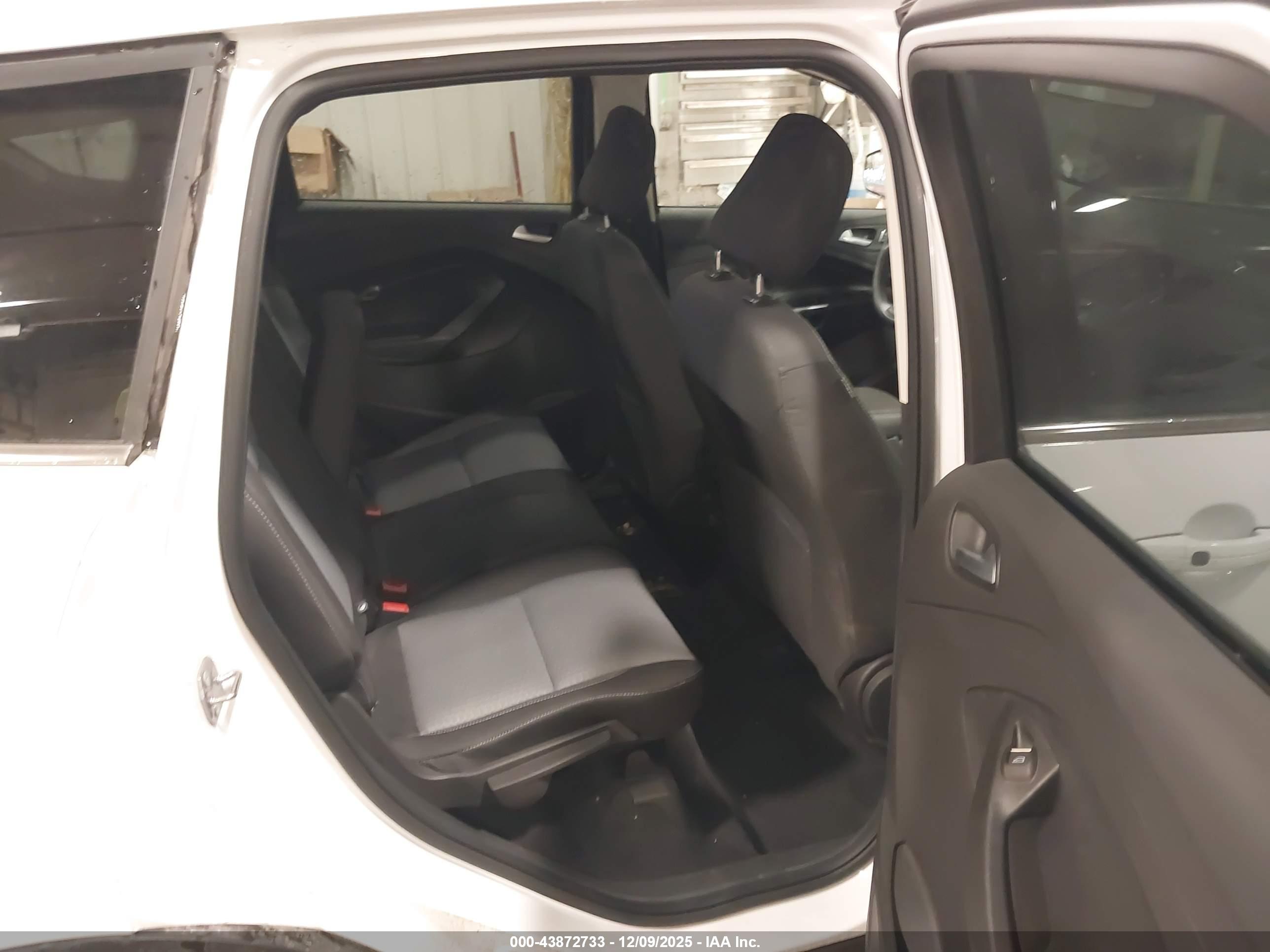 FORD ESCAPE image 8